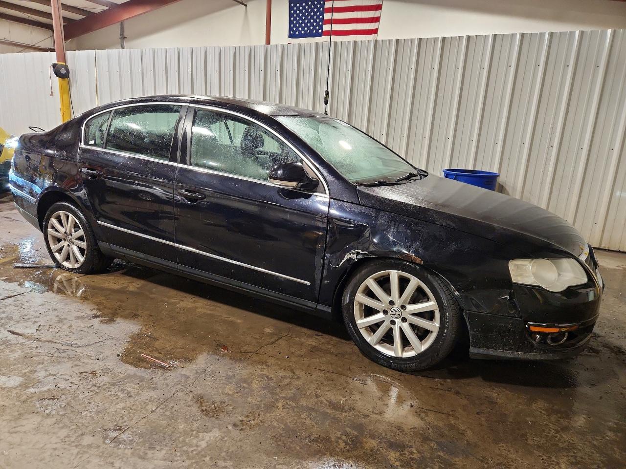 2010 Volkswagen Passat Komfort Black vin: WVWJK7AN8AE097468