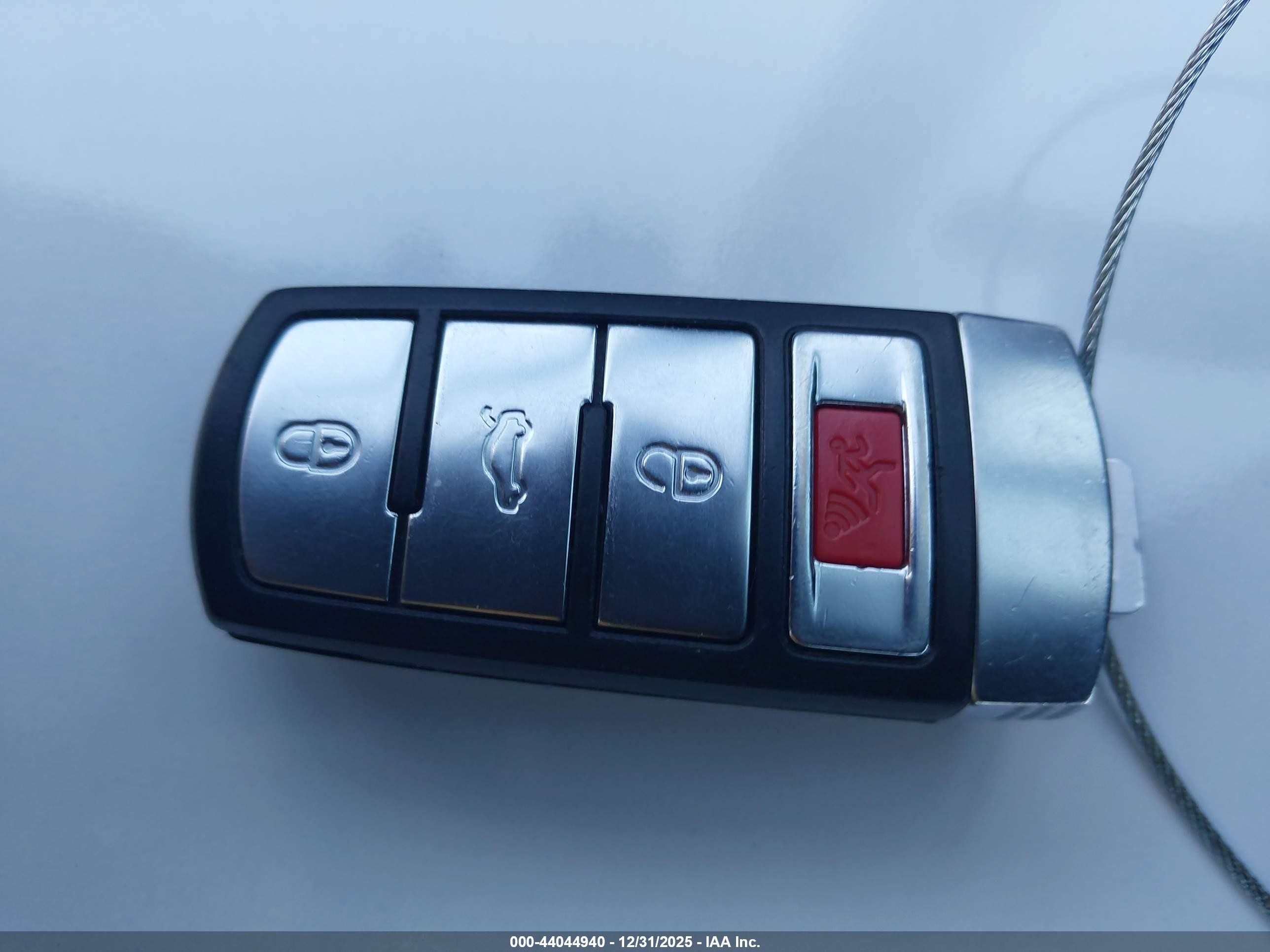 2010 Volkswagen Passat Komfort Черный vin: WVWJK7AN9AE097902