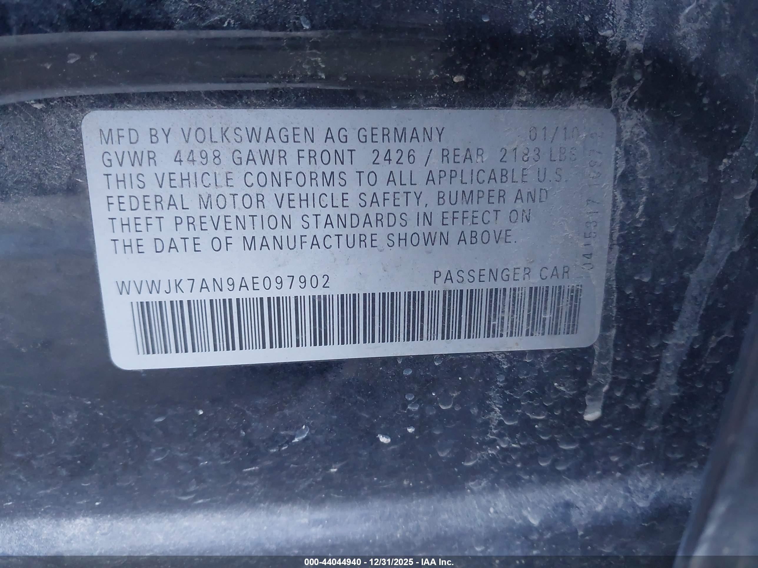 2010 Volkswagen Passat Komfort Черный vin: WVWJK7AN9AE097902