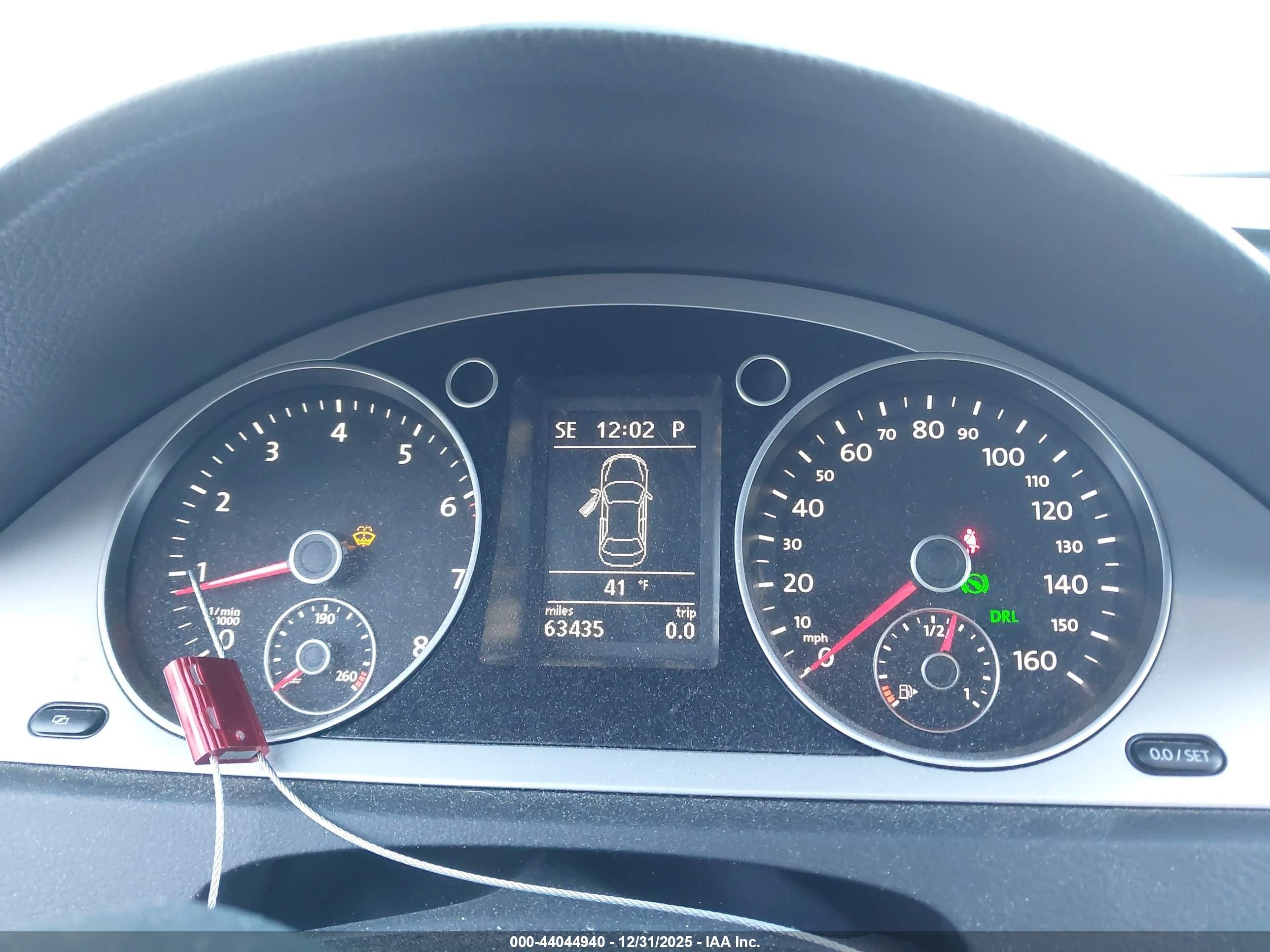 2010 Volkswagen Passat Komfort Черный vin: WVWJK7AN9AE097902