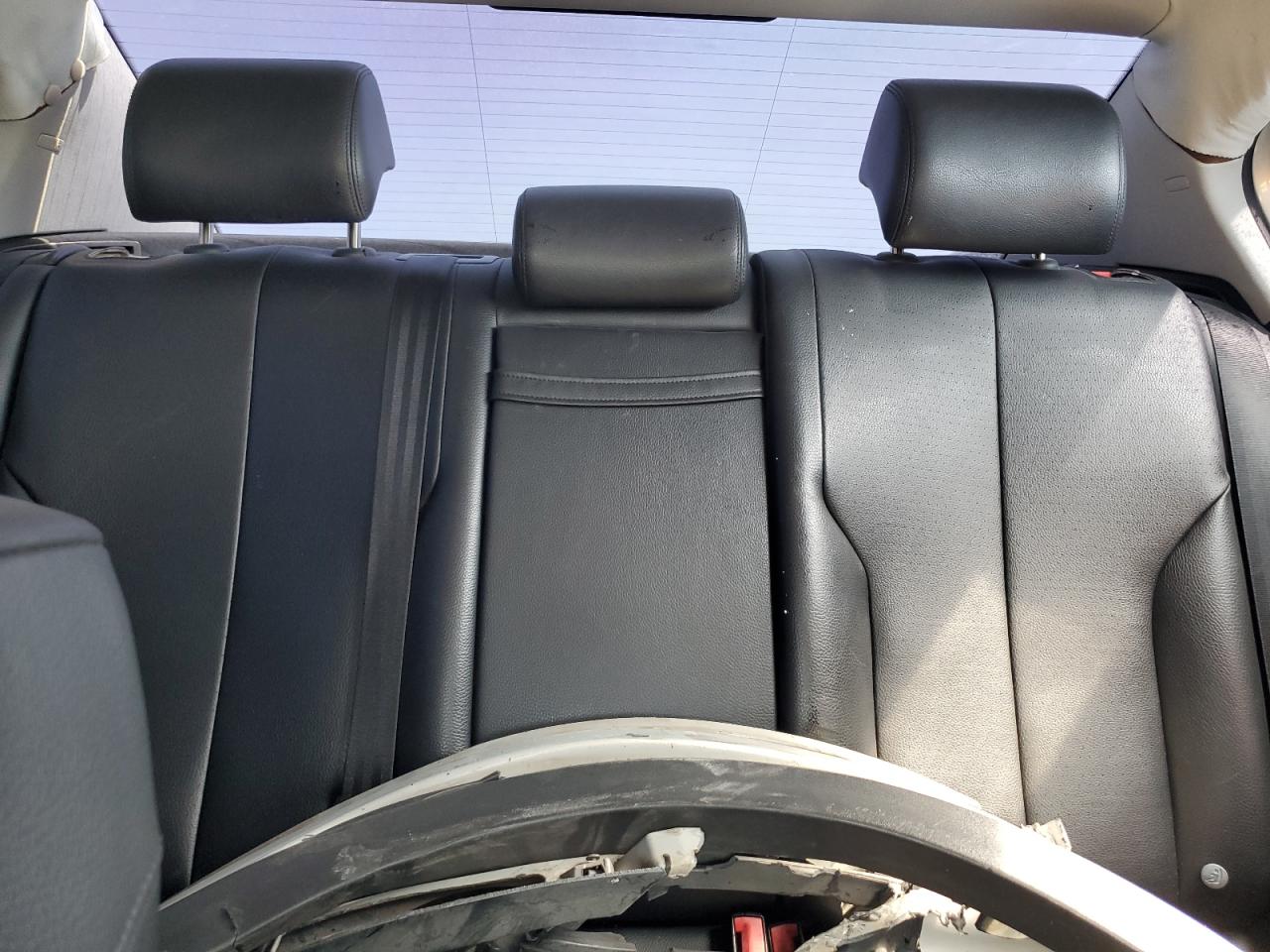 2010 Volkswagen Passat Komfort Серебряный vin: WVWJK7AN9AE131675