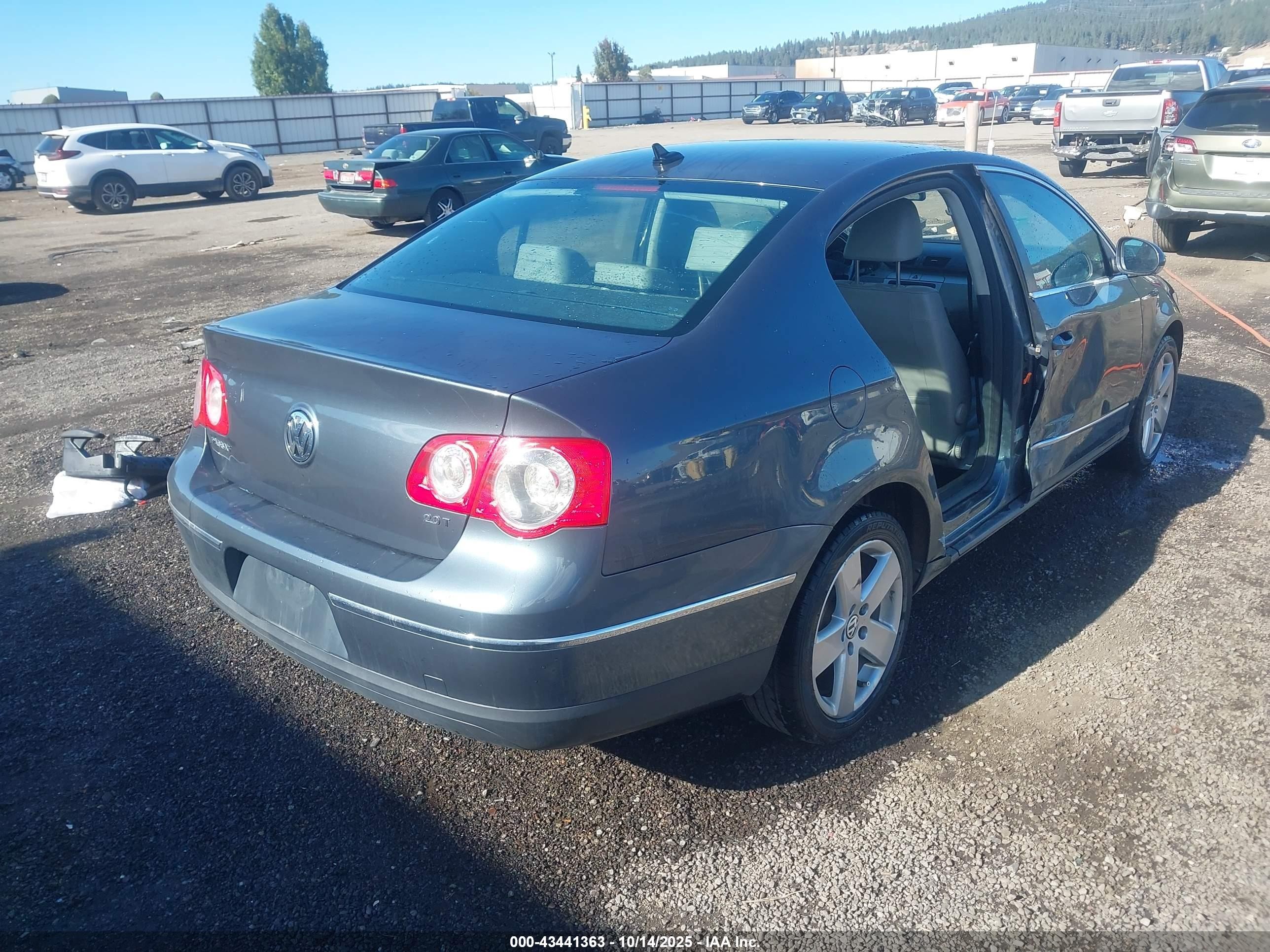 2009 Volkswagen Passat Komfort Gray vin: WVWJK93C09P051785