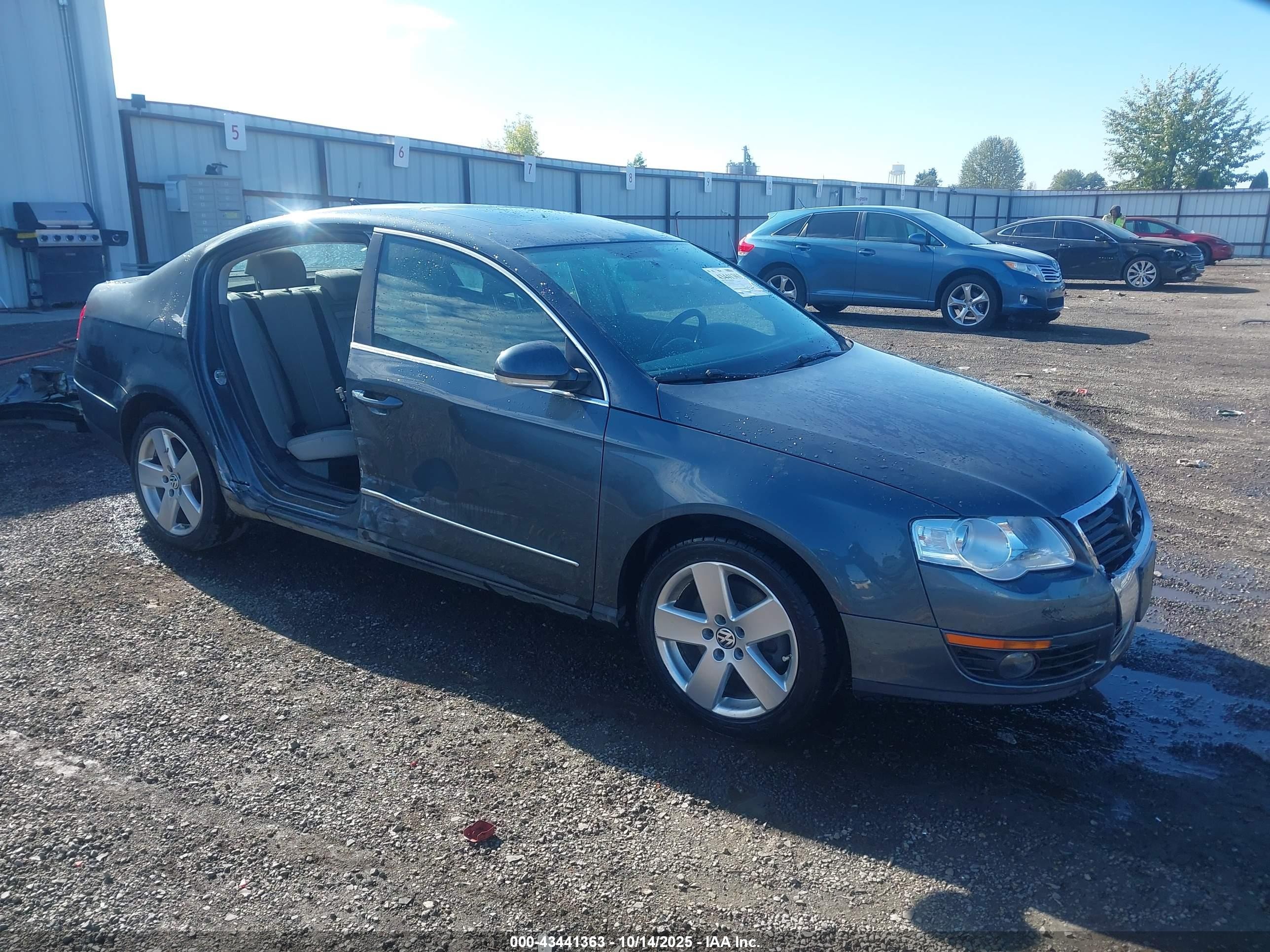 2009 Volkswagen Passat Komfort Gray vin: WVWJK93C09P051785