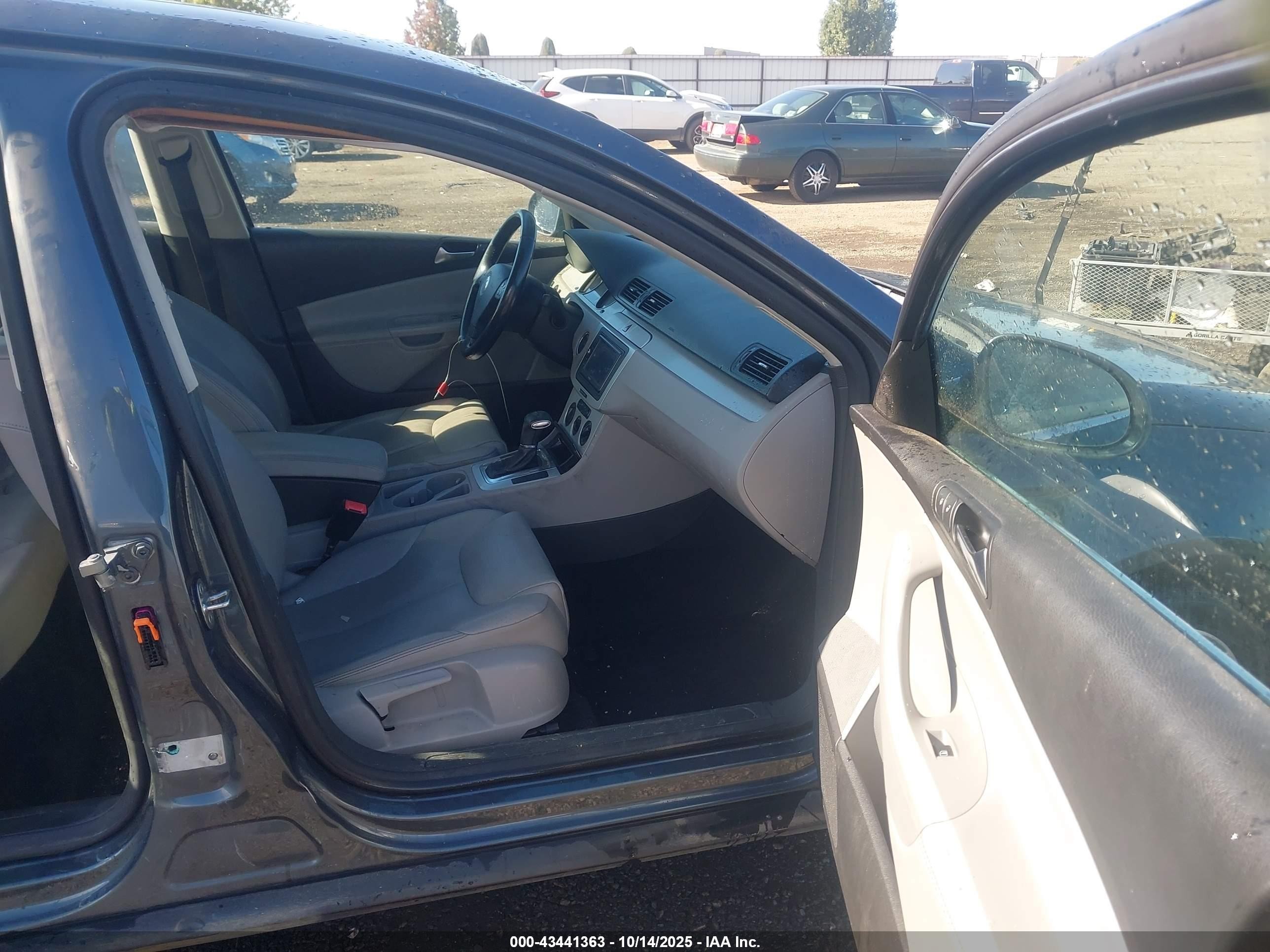 2009 Volkswagen Passat Komfort Gray vin: WVWJK93C09P051785