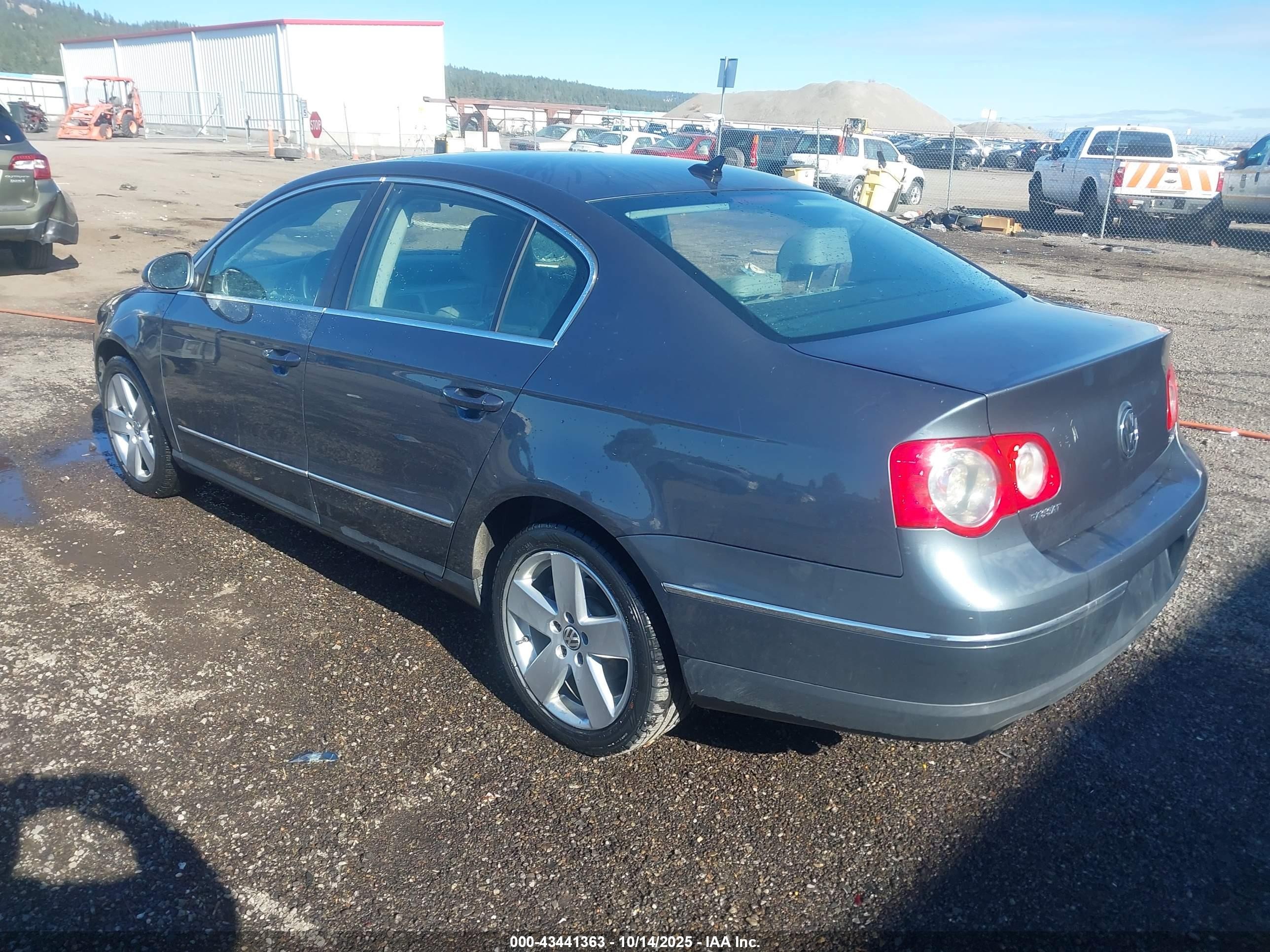 2009 Volkswagen Passat Komfort Gray vin: WVWJK93C09P051785