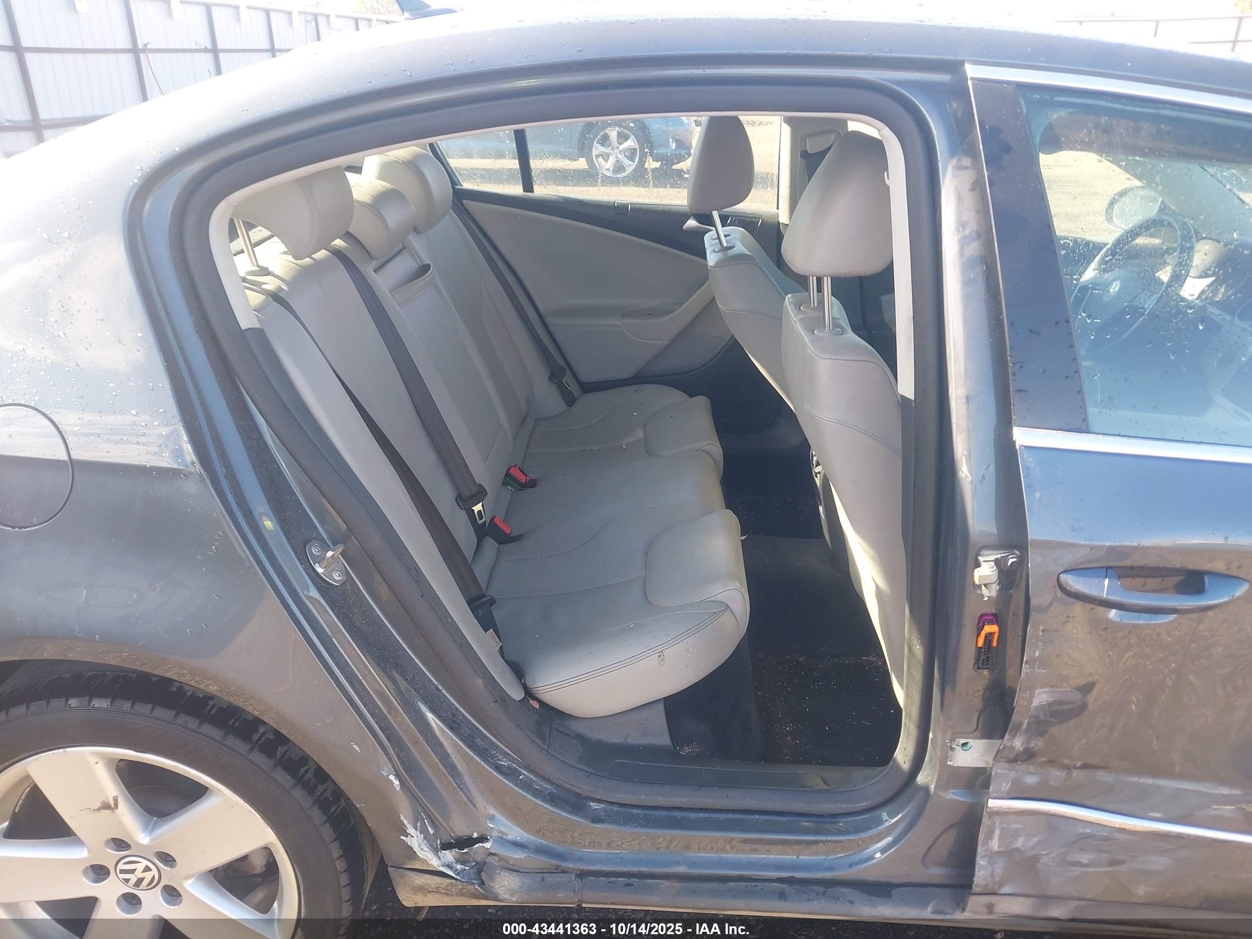 2009 Volkswagen Passat Komfort Gray vin: WVWJK93C09P051785