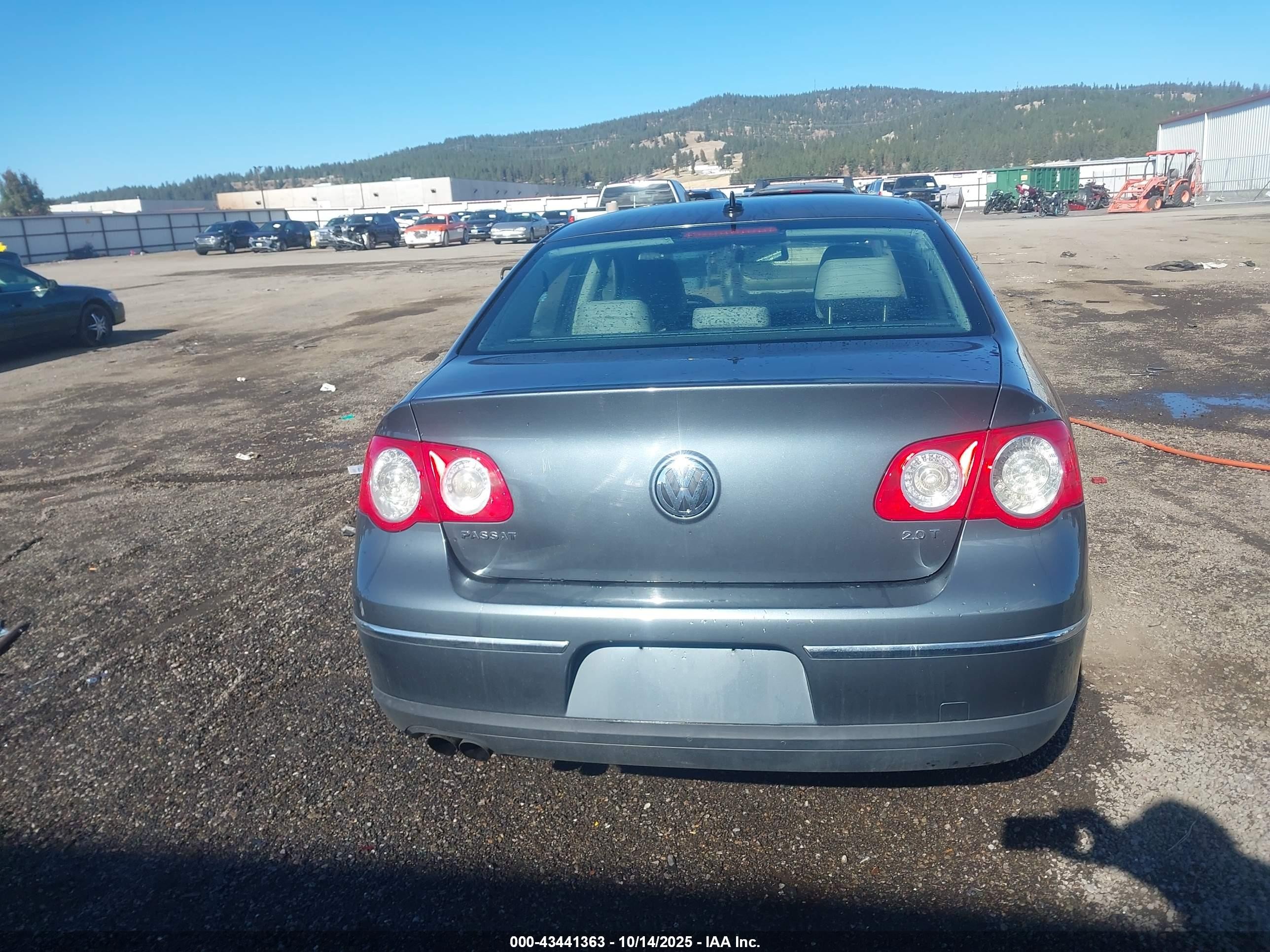 2009 Volkswagen Passat Komfort Gray vin: WVWJK93C09P051785