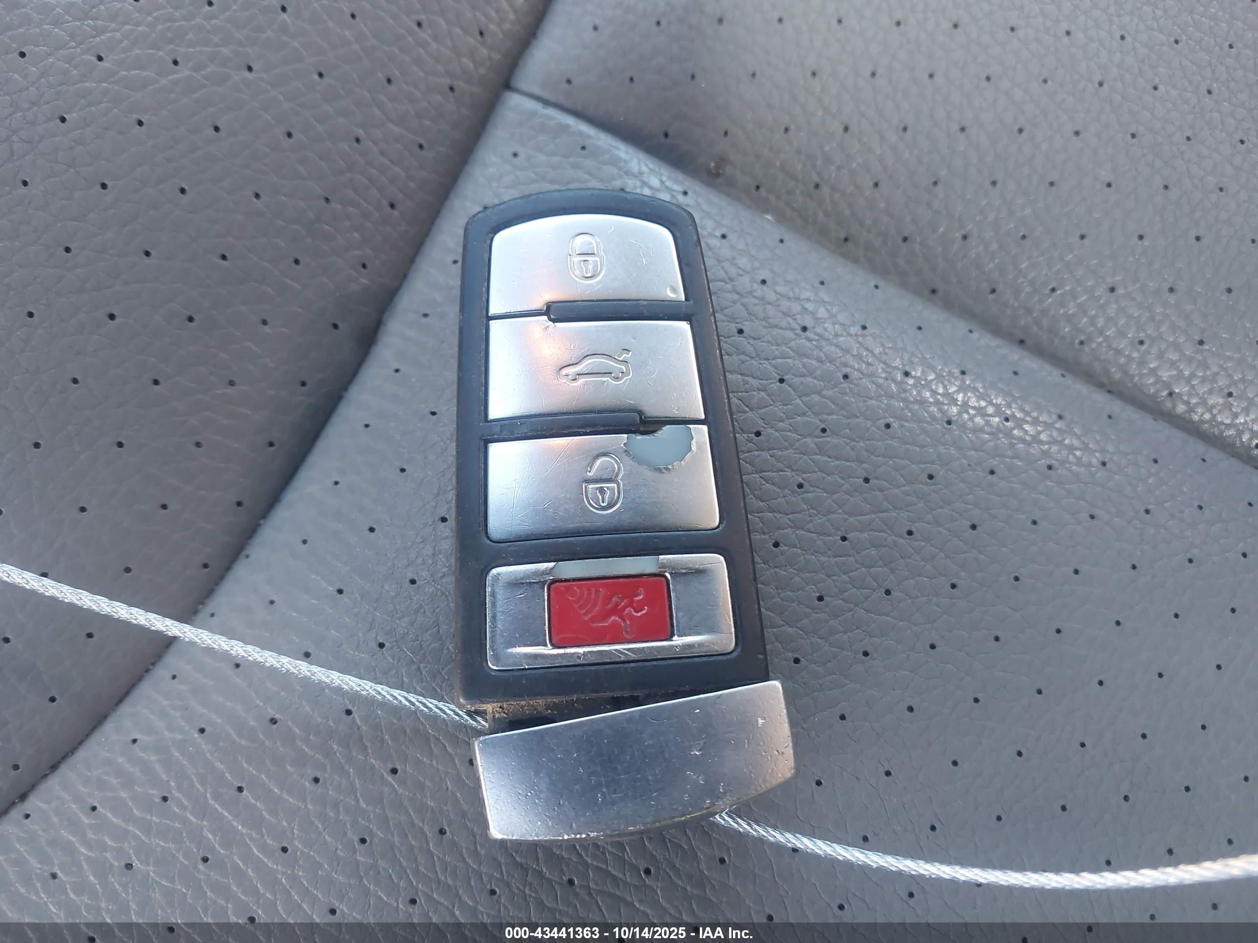 2009 Volkswagen Passat Komfort Gray vin: WVWJK93C09P051785
