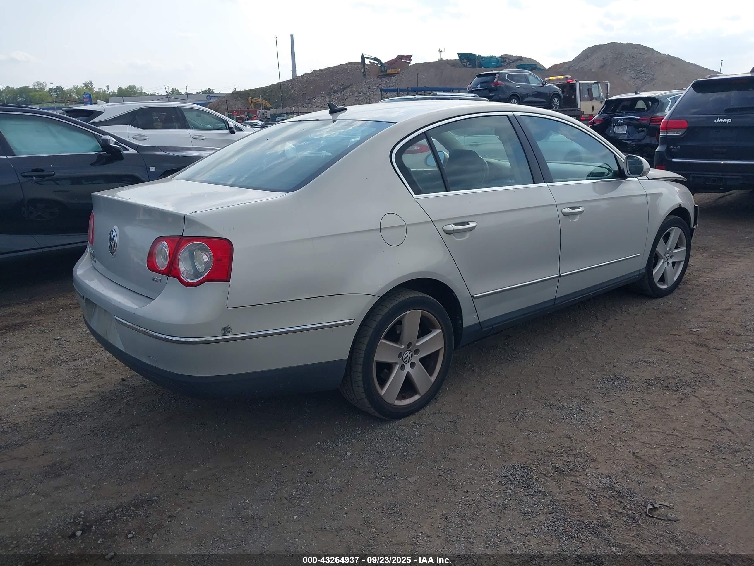 2009 Volkswagen Passat Komfort Silver vin: WVWJK93C29P046703
