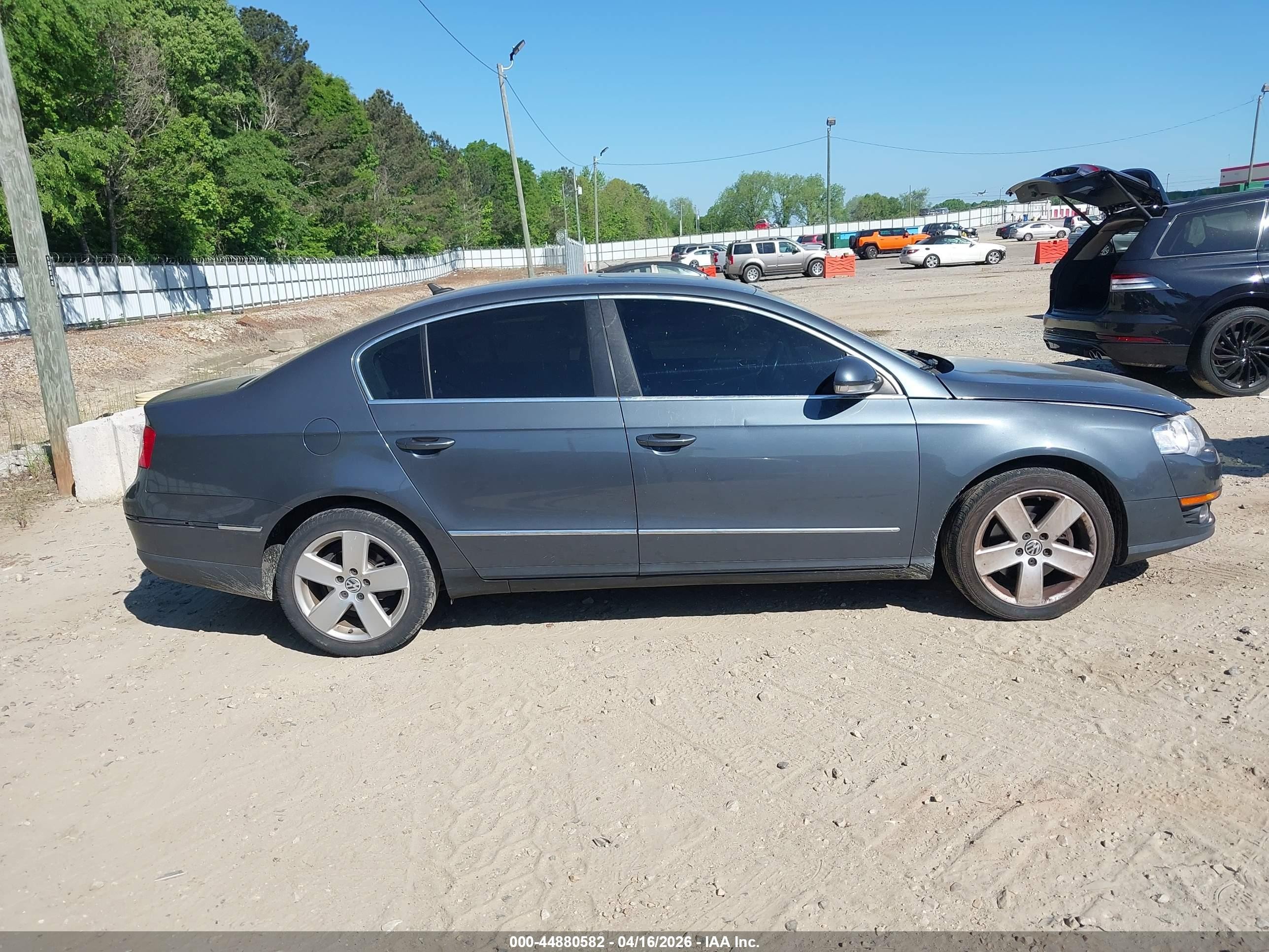 2009 Volkswagen Passat Komfort Серый vin: WVWJK93C59P005949