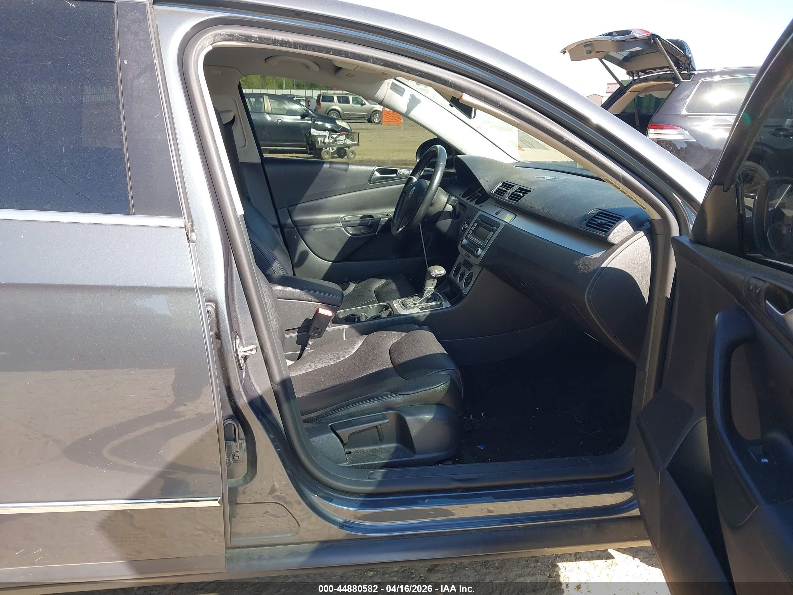 2009 Volkswagen Passat Komfort Серый vin: WVWJK93C59P005949