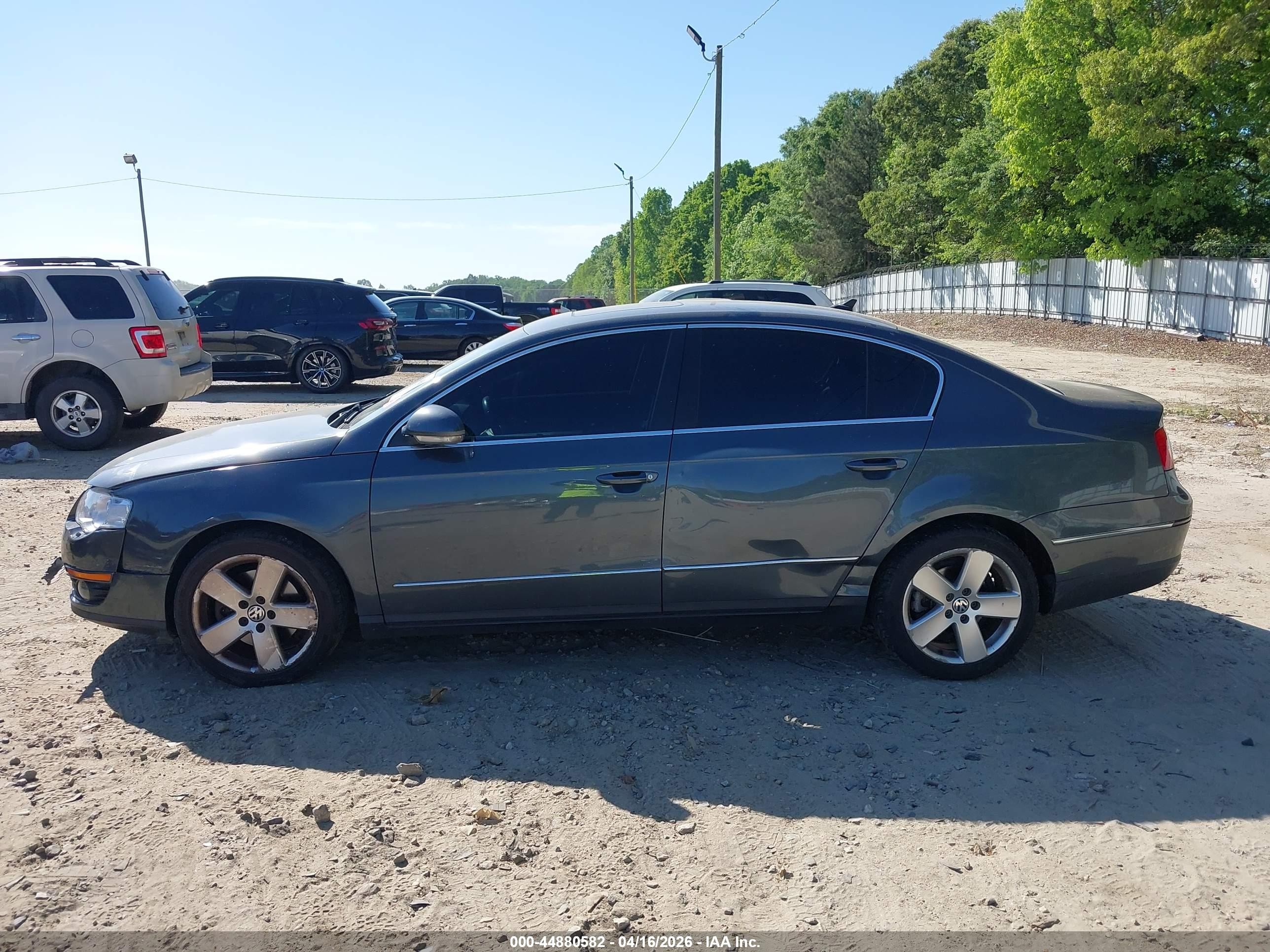 2009 Volkswagen Passat Komfort Серый vin: WVWJK93C59P005949