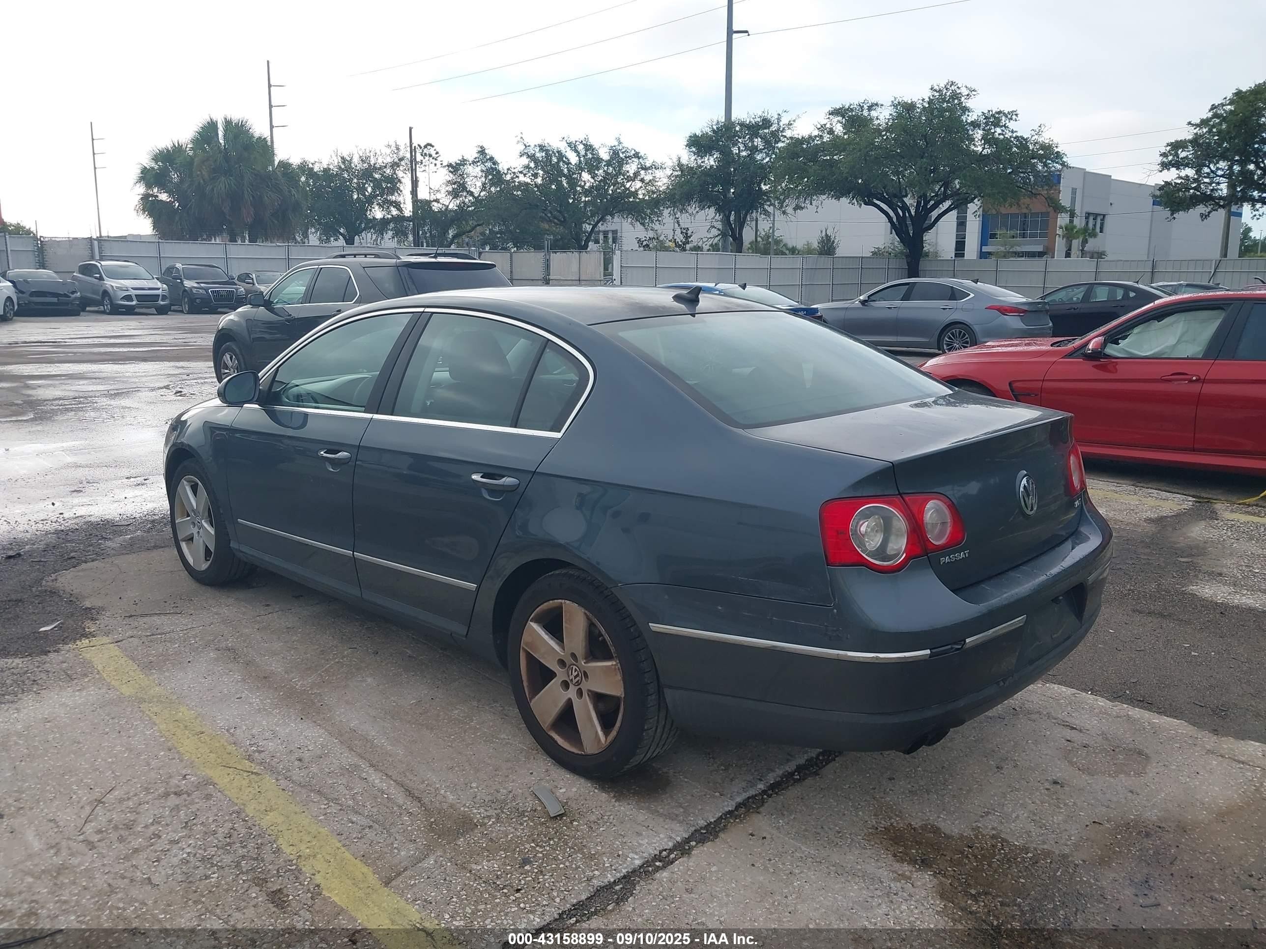 2009 Volkswagen Passat Komfort Blue vin: WVWJK93C69P039060