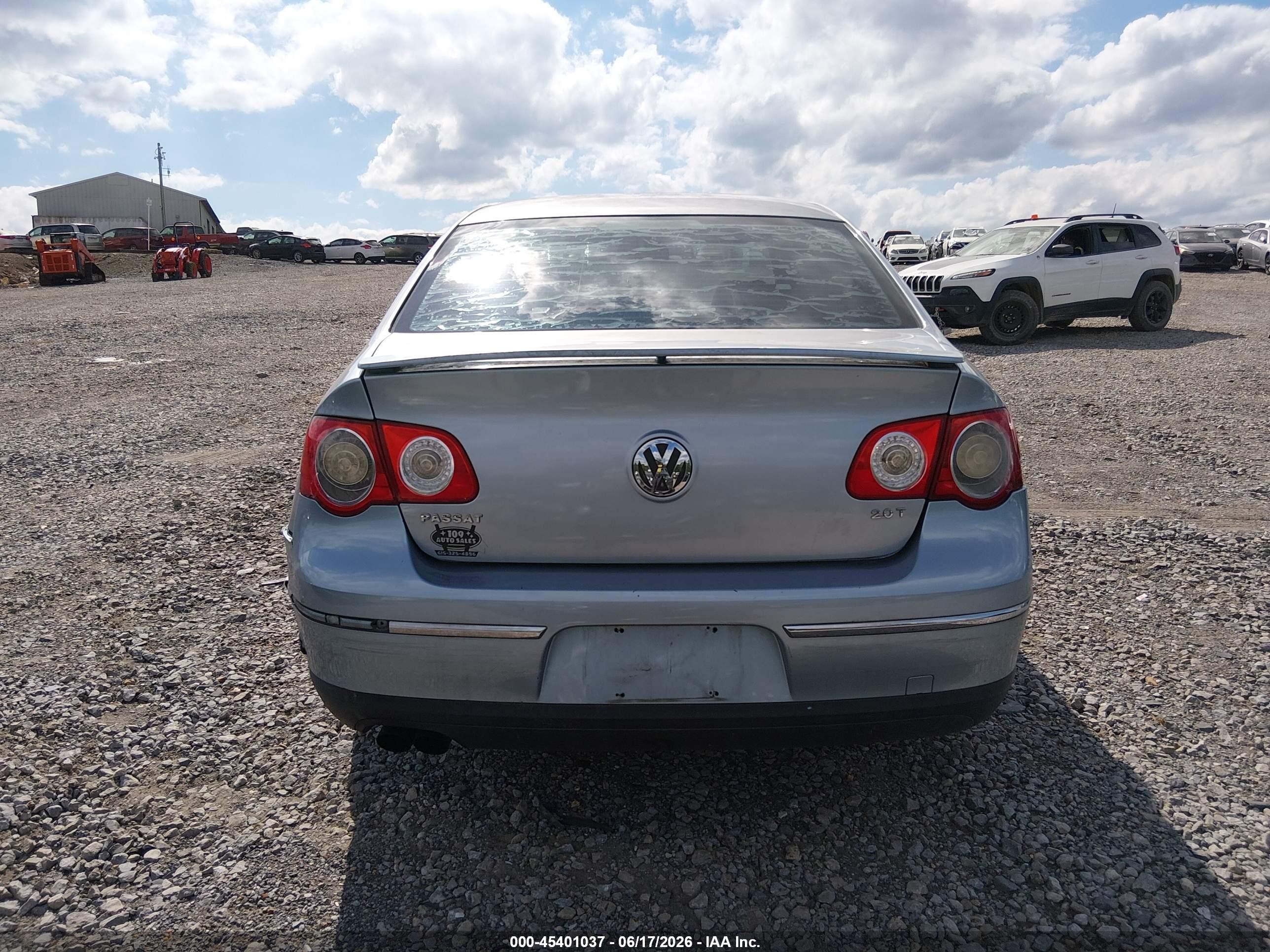 2008 Volkswagen Passat Turbo Light Blue vin: WVWJK93C98E143830