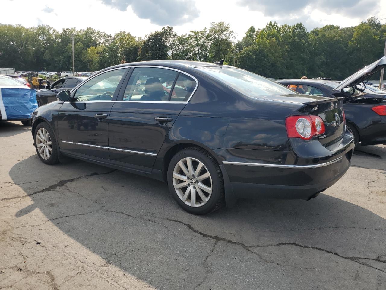 2010 Volkswagen Passat Komfort Black vin: WVWJM7AN0AE130389