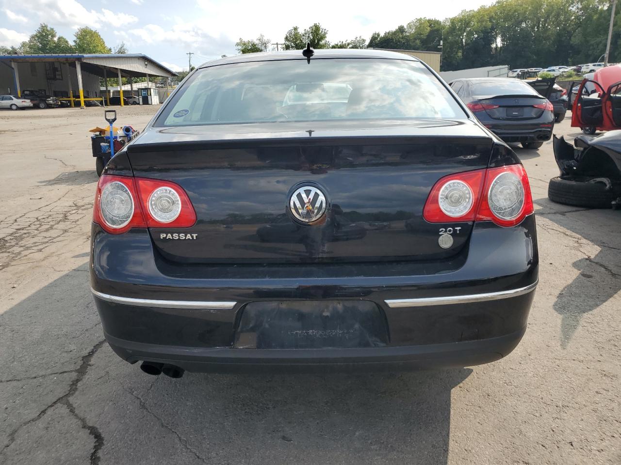 2010 Volkswagen Passat Komfort Black vin: WVWJM7AN0AE130389