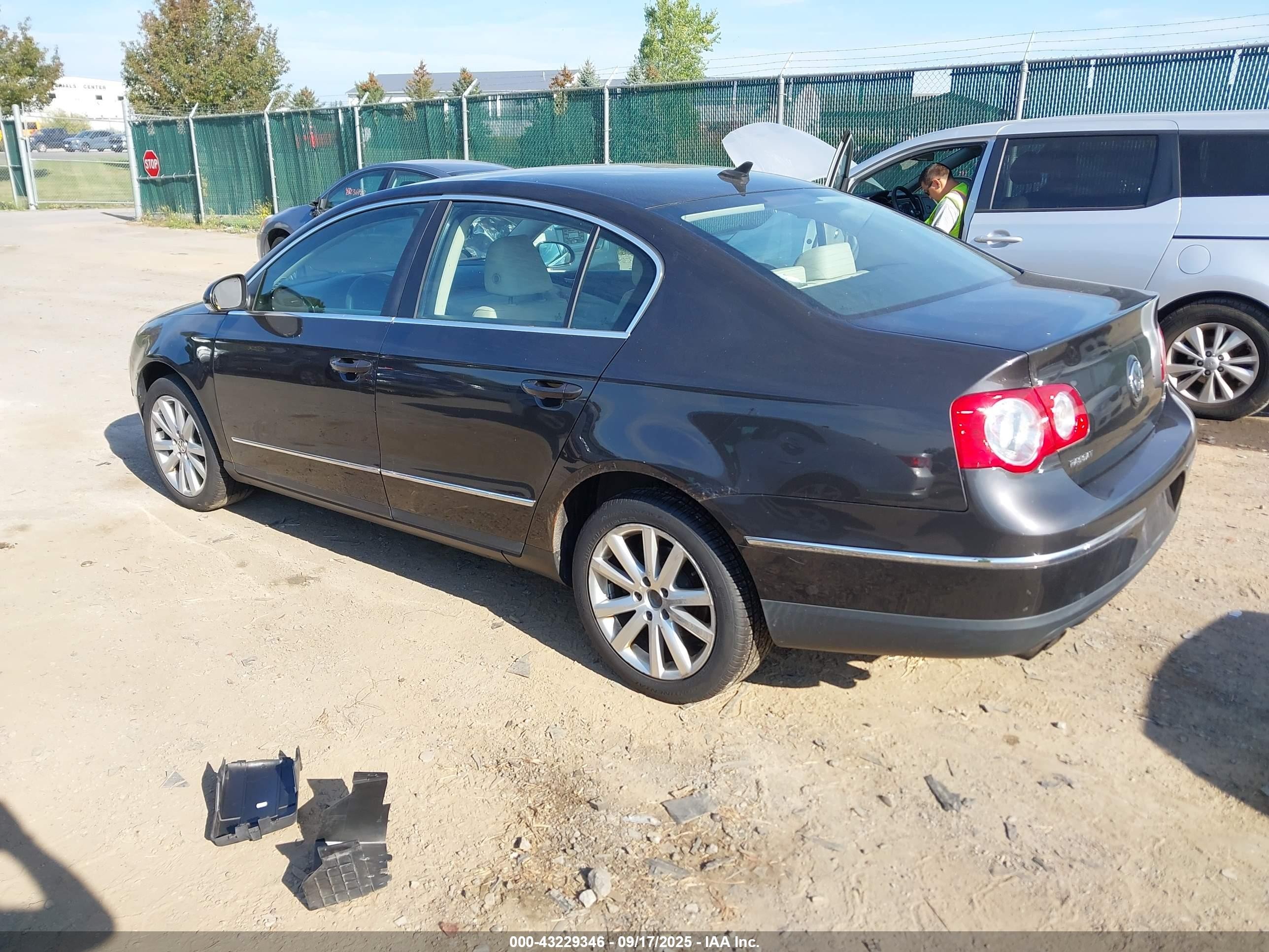 2010 Volkswagen Passat Komfort Brown vin: WVWJM7AN1AE068341