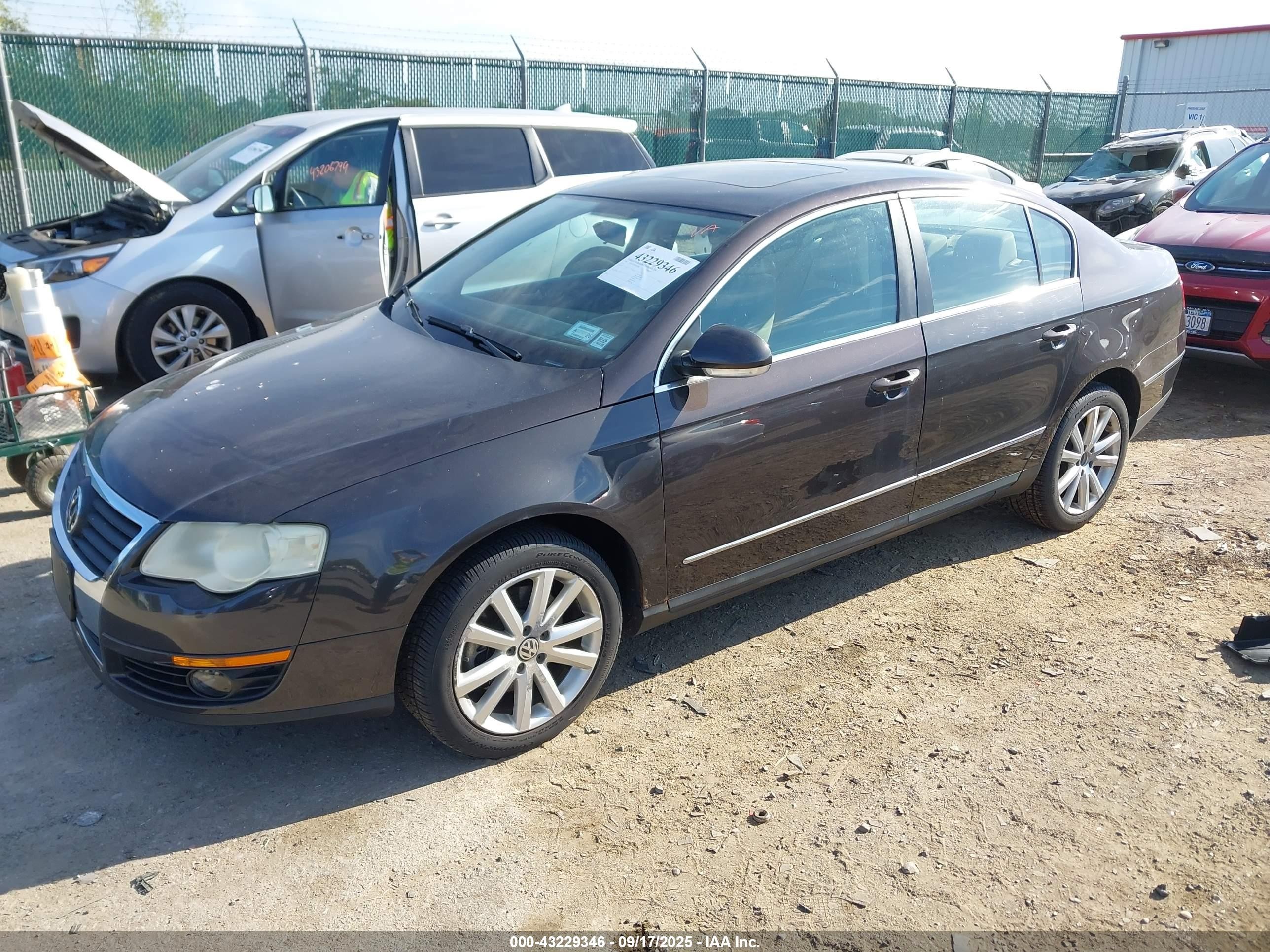 2010 Volkswagen Passat Komfort Brown vin: WVWJM7AN1AE068341