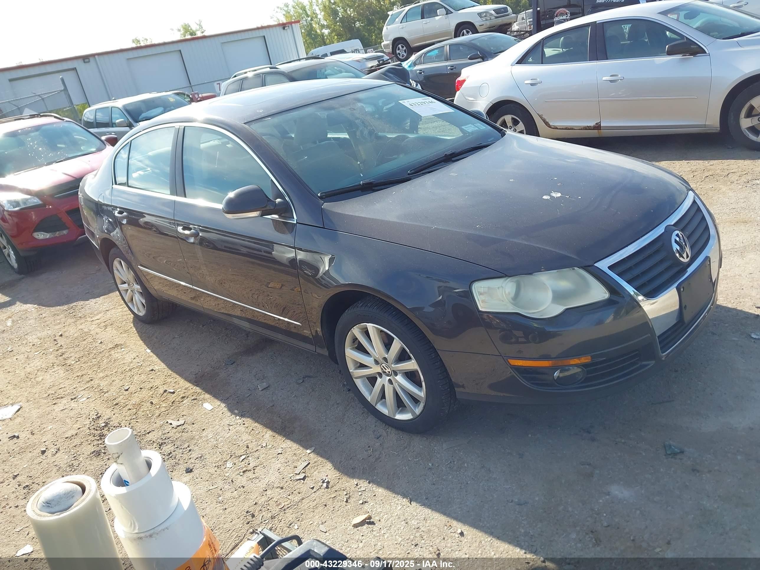 2010 Volkswagen Passat Komfort Brown vin: WVWJM7AN1AE068341