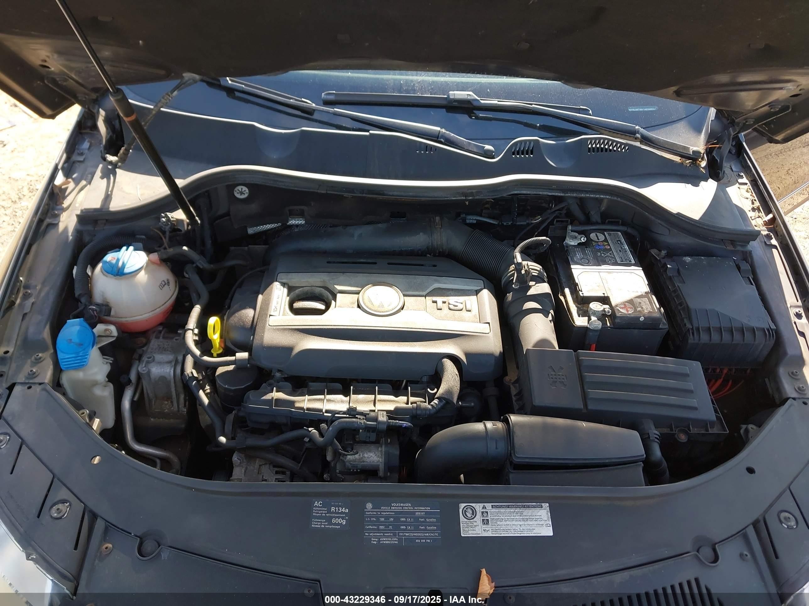 2010 Volkswagen Passat Komfort Brown vin: WVWJM7AN1AE068341