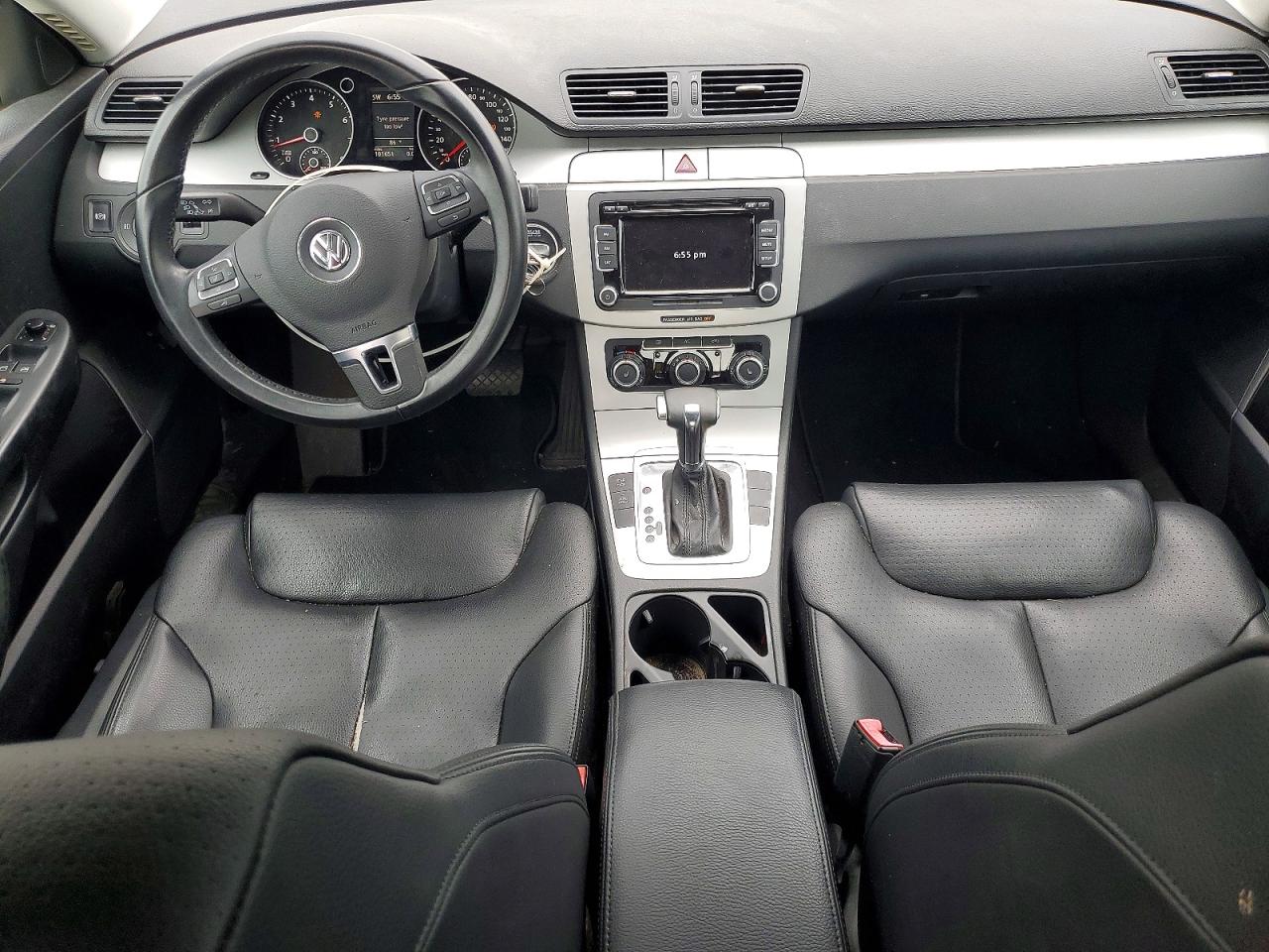 2010 Volkswagen Passat Komfort White vin: WVWJM7AN1AE140039
