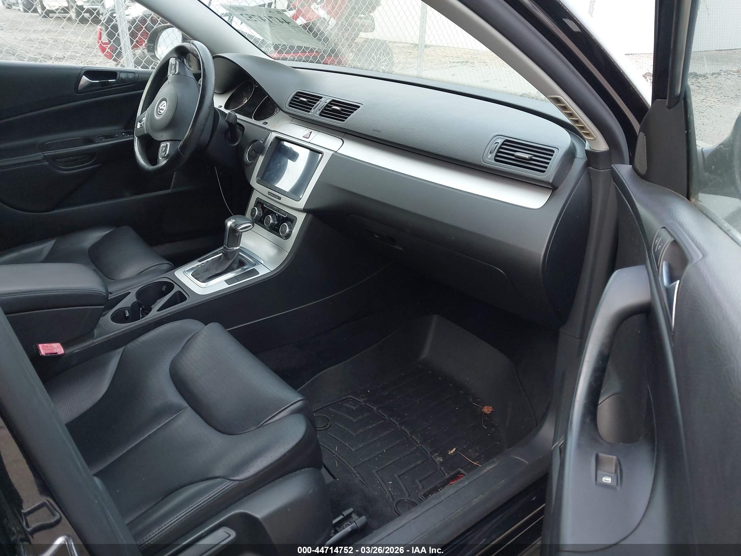 2010 Volkswagen Passat Komfort Black vin: WVWJM7AN3AE065716