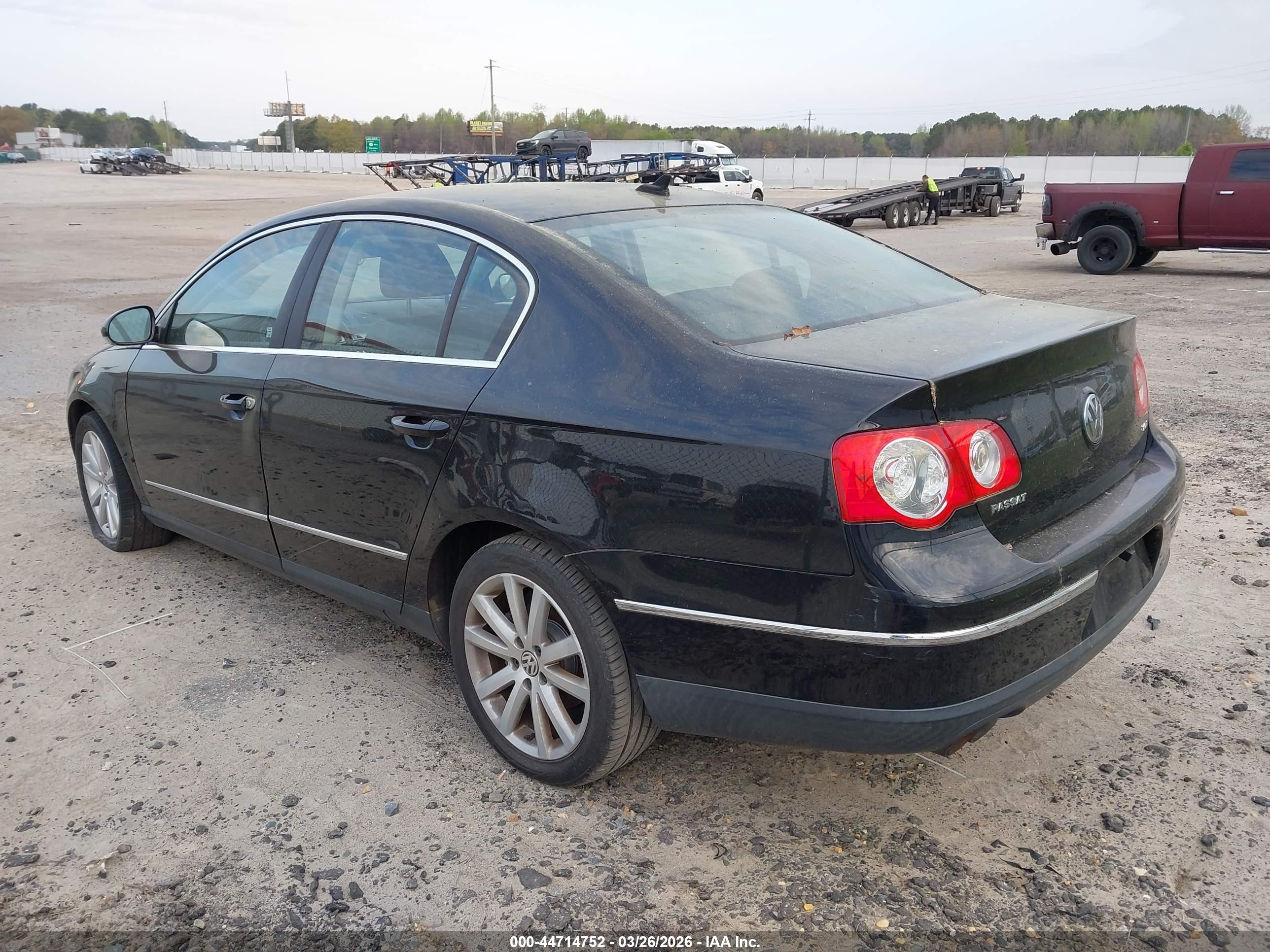 2010 Volkswagen Passat Komfort Black vin: WVWJM7AN3AE065716