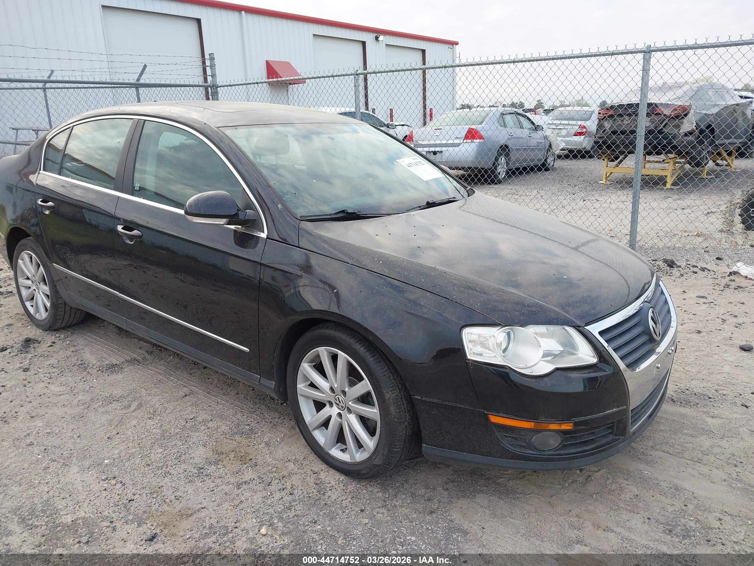 2010 Volkswagen Passat Komfort Black vin: WVWJM7AN3AE065716