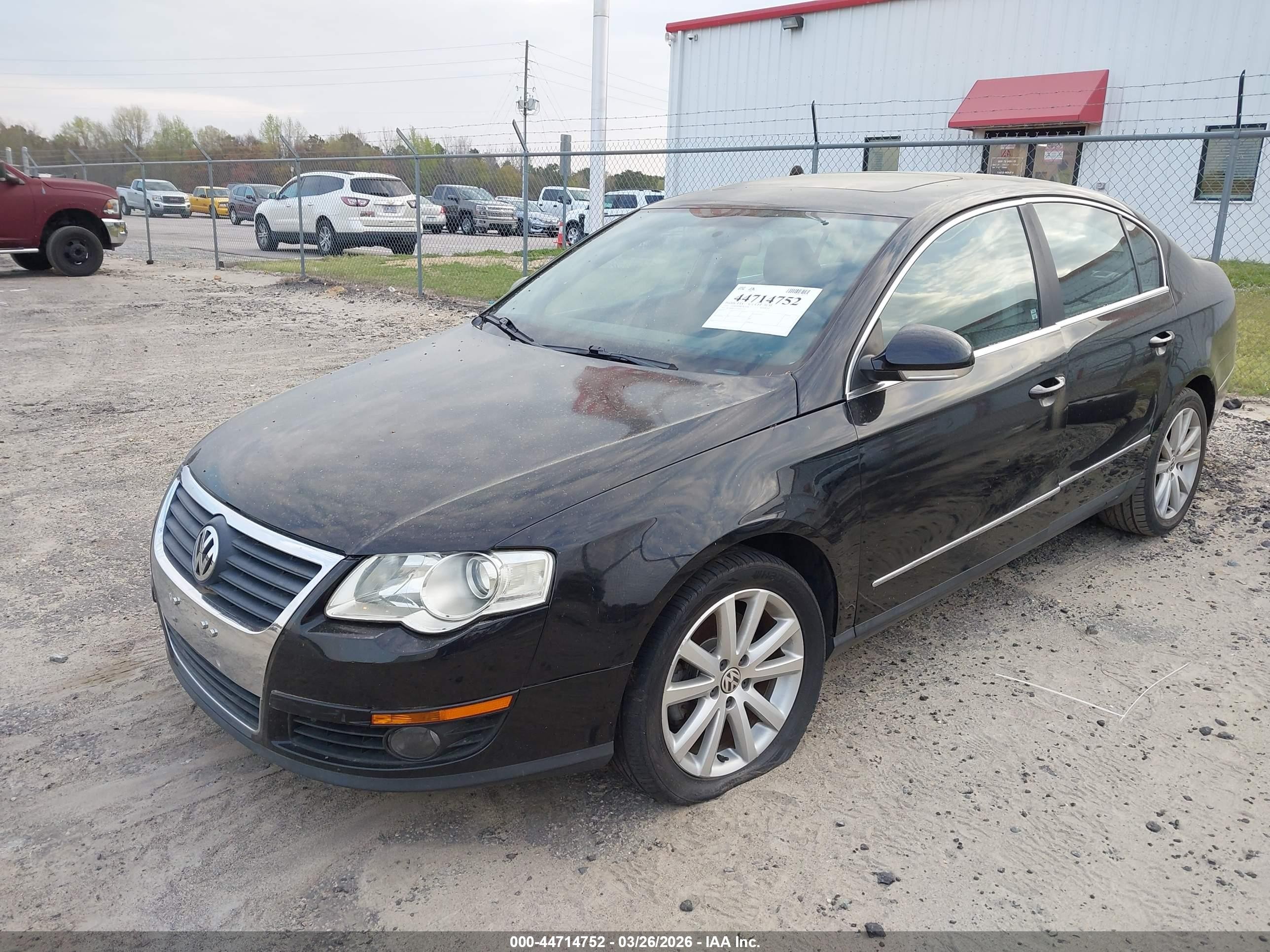 2010 Volkswagen Passat Komfort Black vin: WVWJM7AN3AE065716