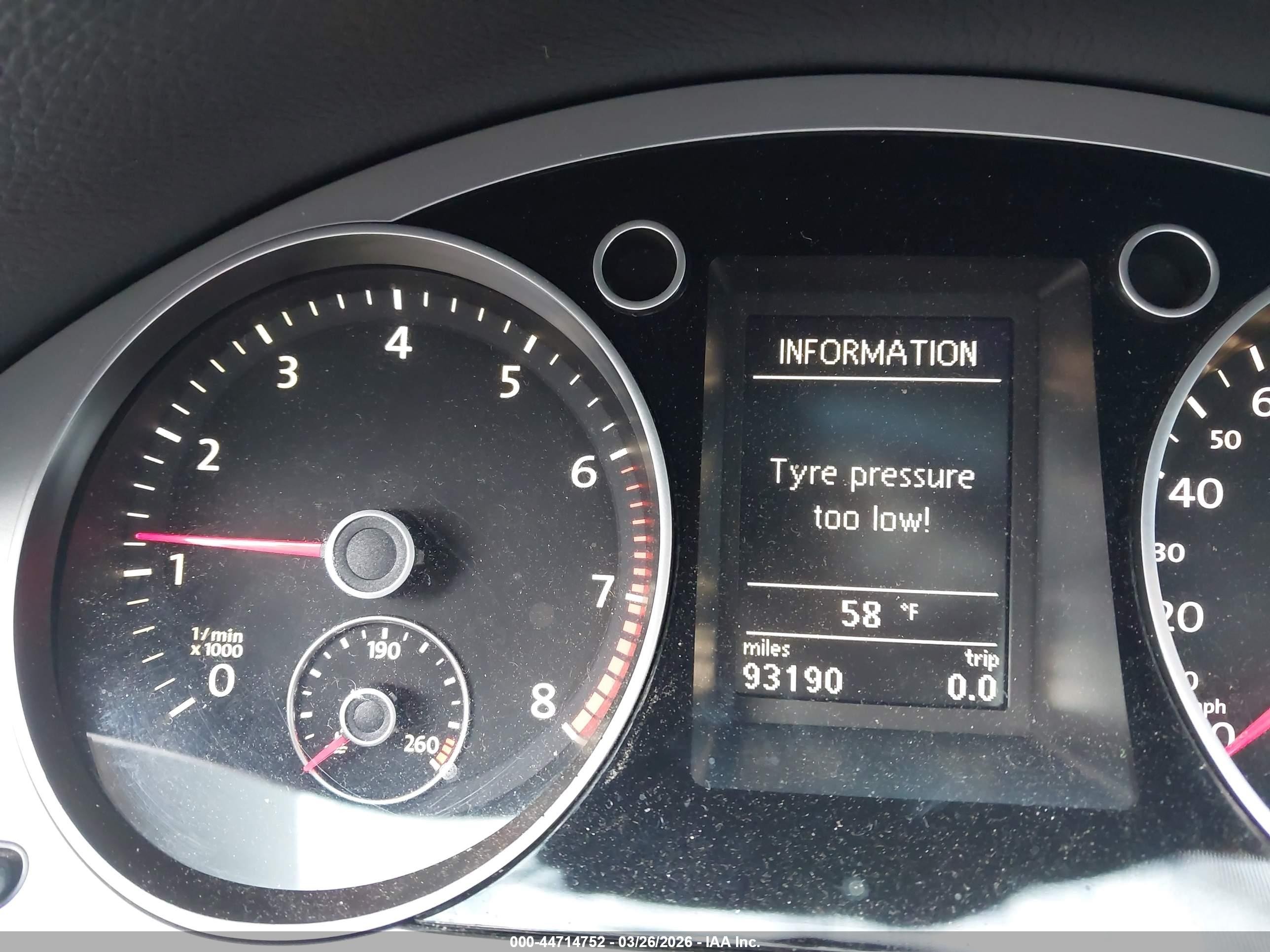 2010 Volkswagen Passat Komfort Black vin: WVWJM7AN3AE065716