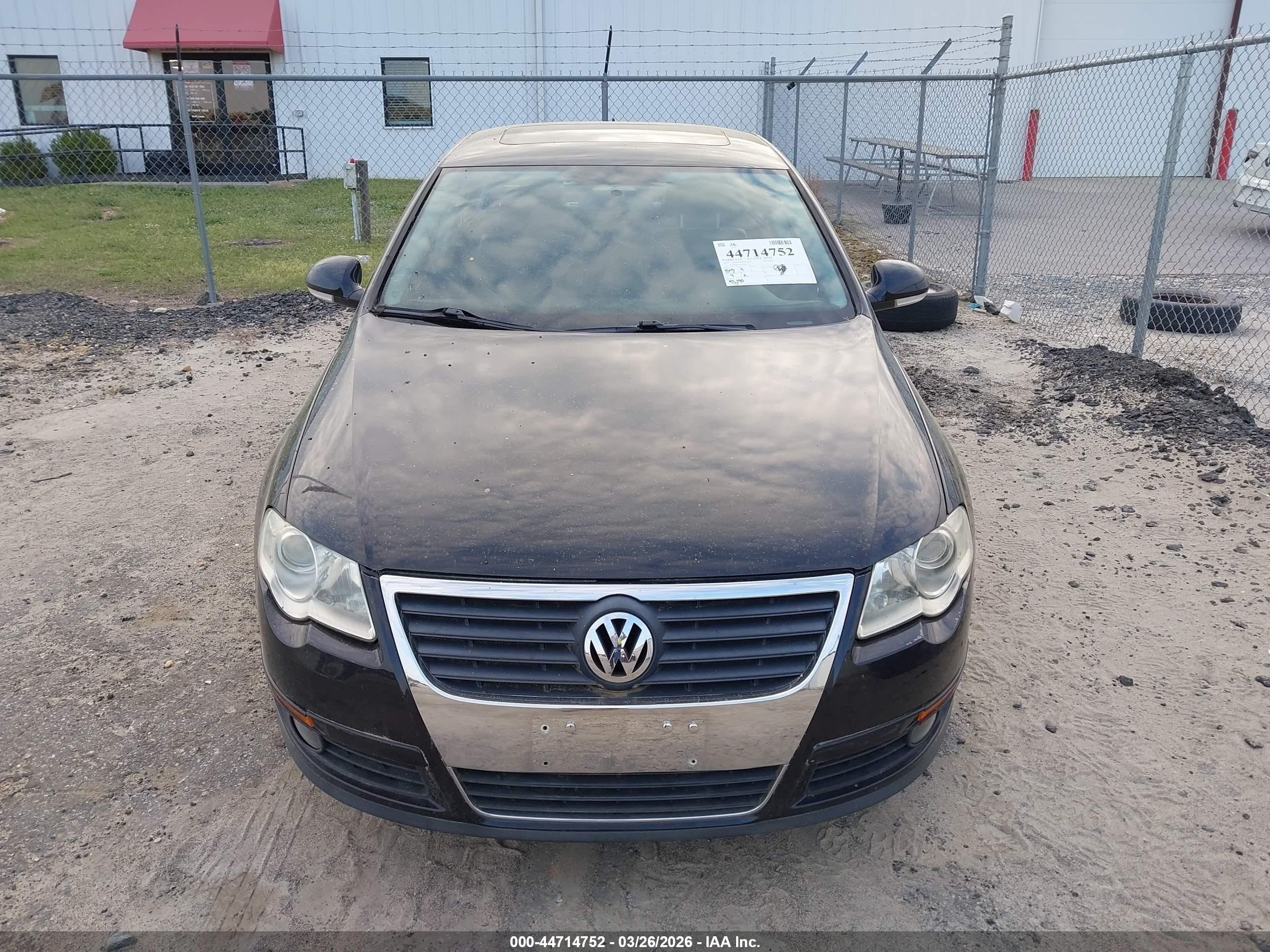 2010 Volkswagen Passat Komfort Black vin: WVWJM7AN3AE065716