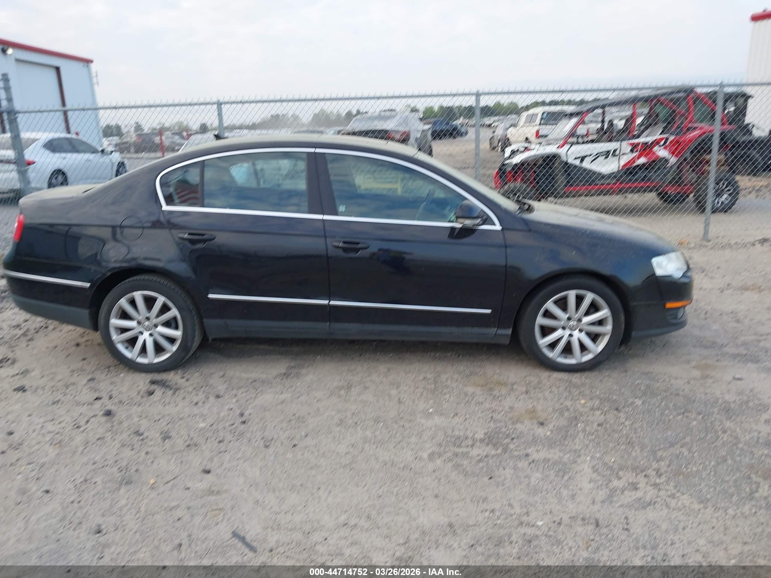 2010 Volkswagen Passat Komfort Black vin: WVWJM7AN3AE065716