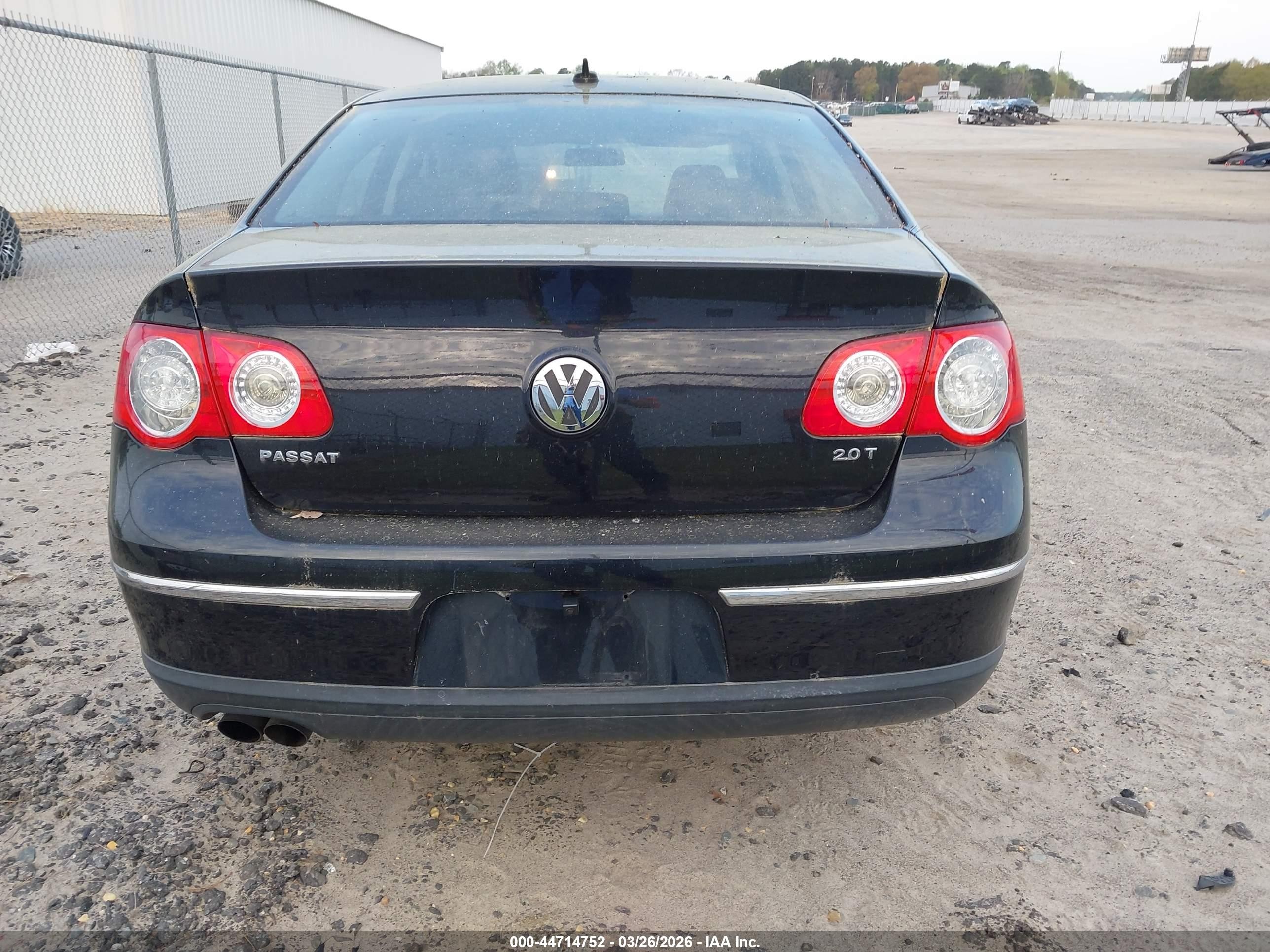 2010 Volkswagen Passat Komfort Black vin: WVWJM7AN3AE065716