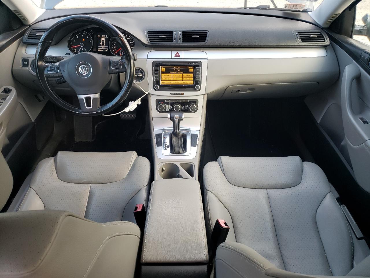 2010 Volkswagen Passat Komfort Gray vin: WVWJM7AN3AP044627