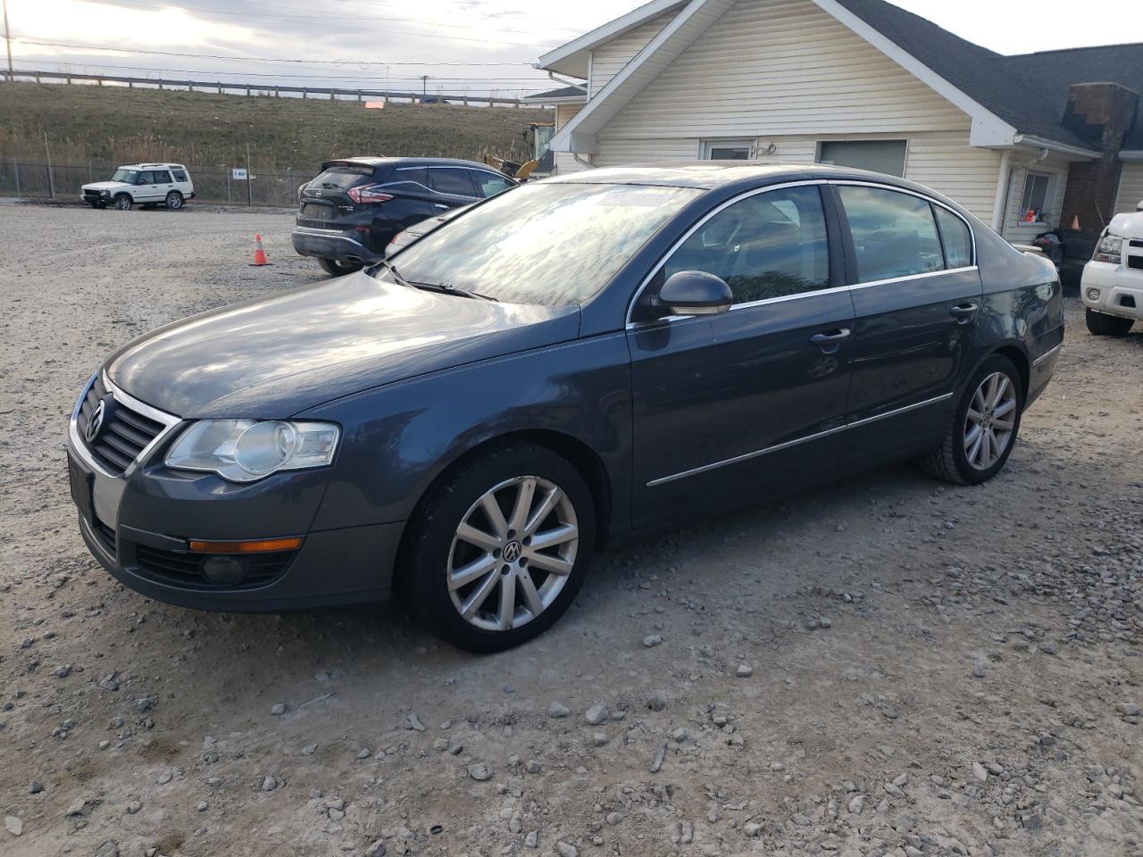 2010 Volkswagen Passat Komfort Gray vin: WVWJM7AN3AP044627