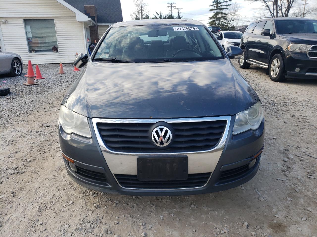 2010 Volkswagen Passat Komfort Gray vin: WVWJM7AN3AP044627
