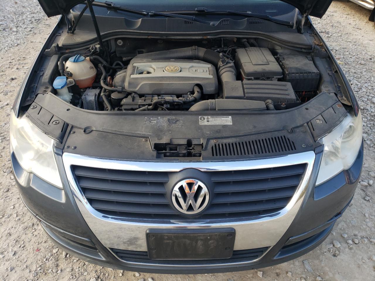 2010 Volkswagen Passat Komfort Gray vin: WVWJM7AN3AP044627