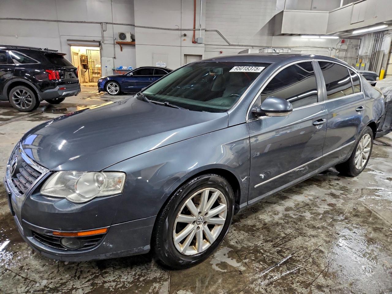 2010 Volkswagen Passat Komfort Gray vin: WVWJM7AN4AE124062