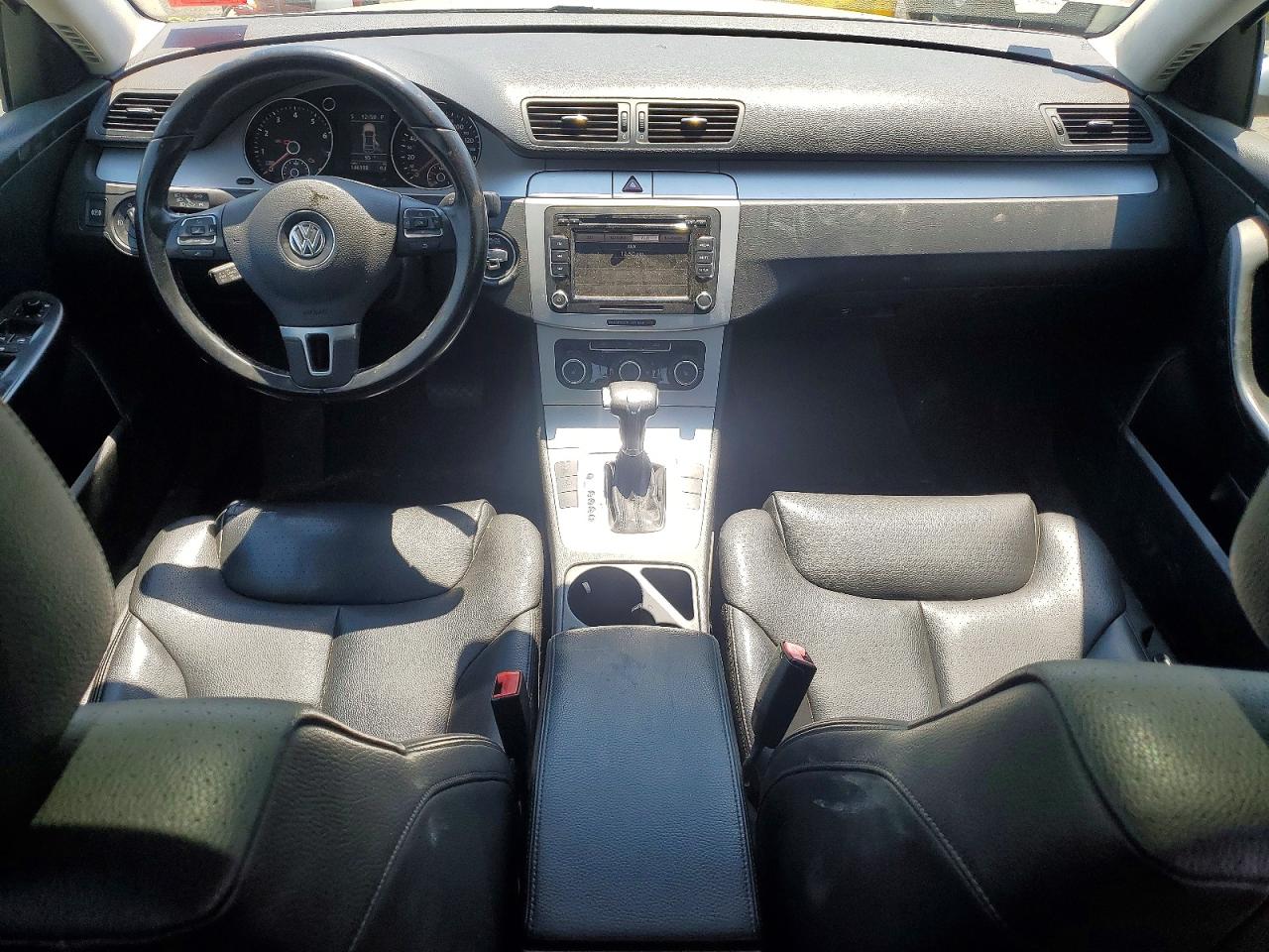 2010 Volkswagen Passat Komfort Silver vin: WVWJM7AN7AE099710