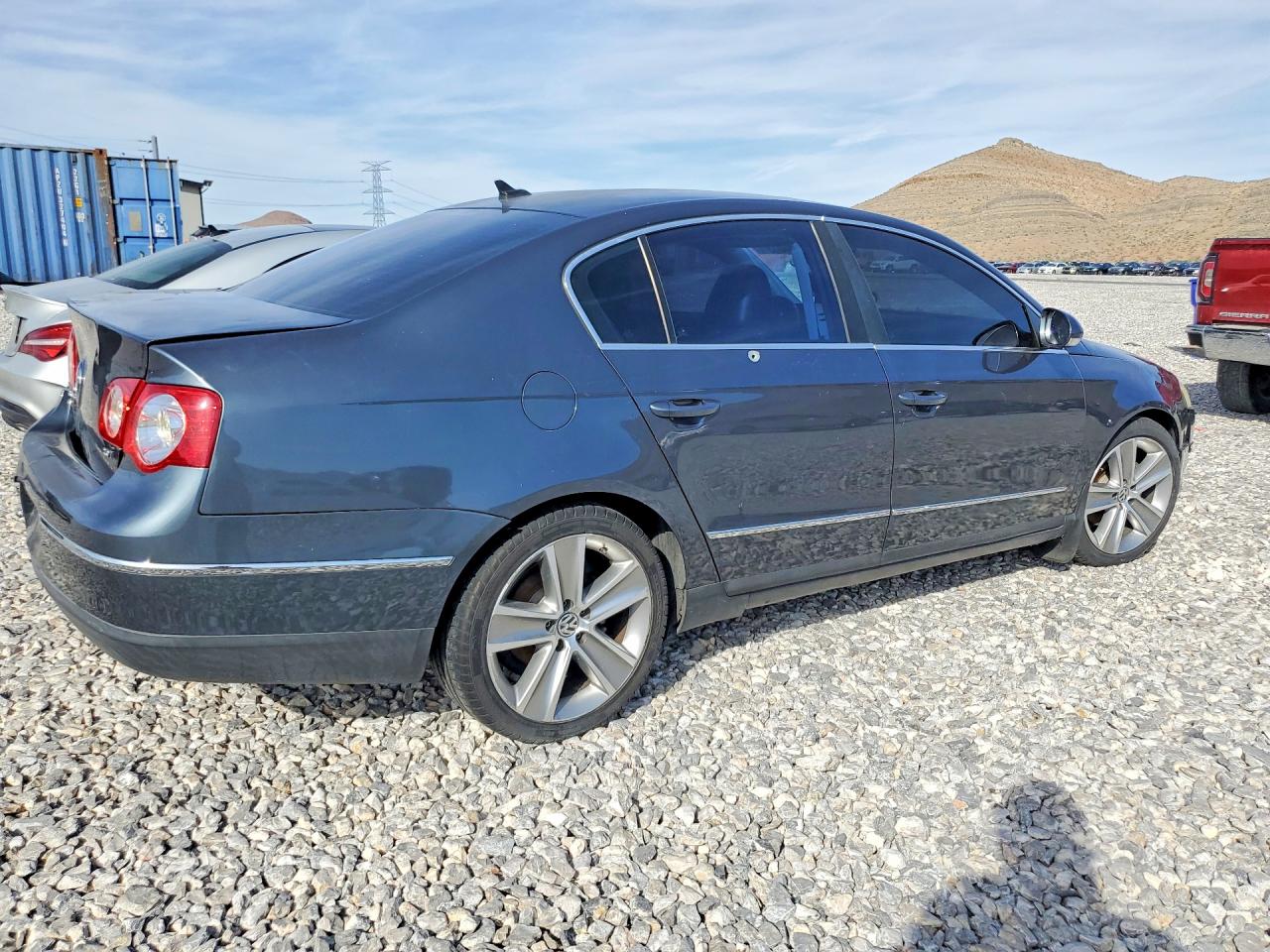 2010 Volkswagen Passat Komfort Gray vin: WVWJM7AN7AE111340
