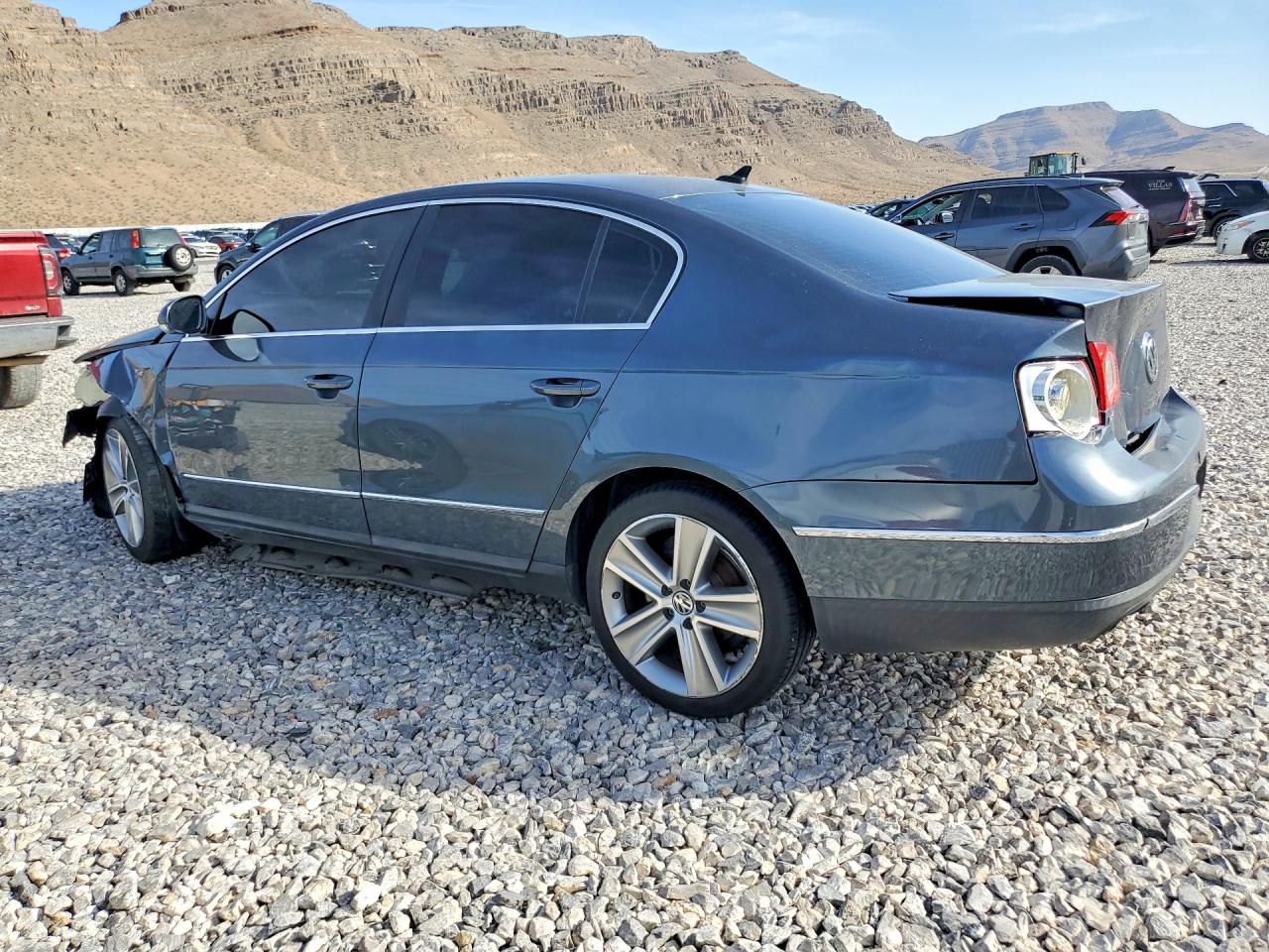 2010 Volkswagen Passat Komfort Gray vin: WVWJM7AN7AE111340