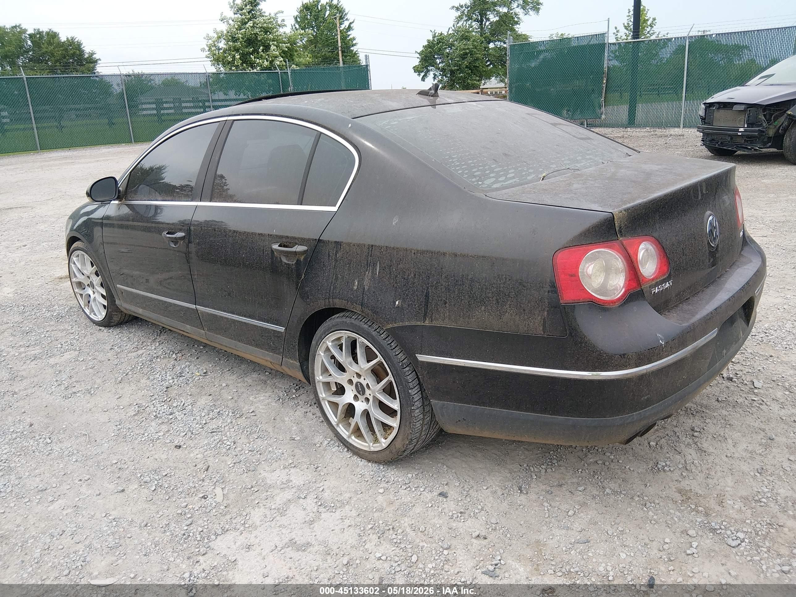 2010 Volkswagen Passat Komfort Black vin: WVWJM7AN8AE069535