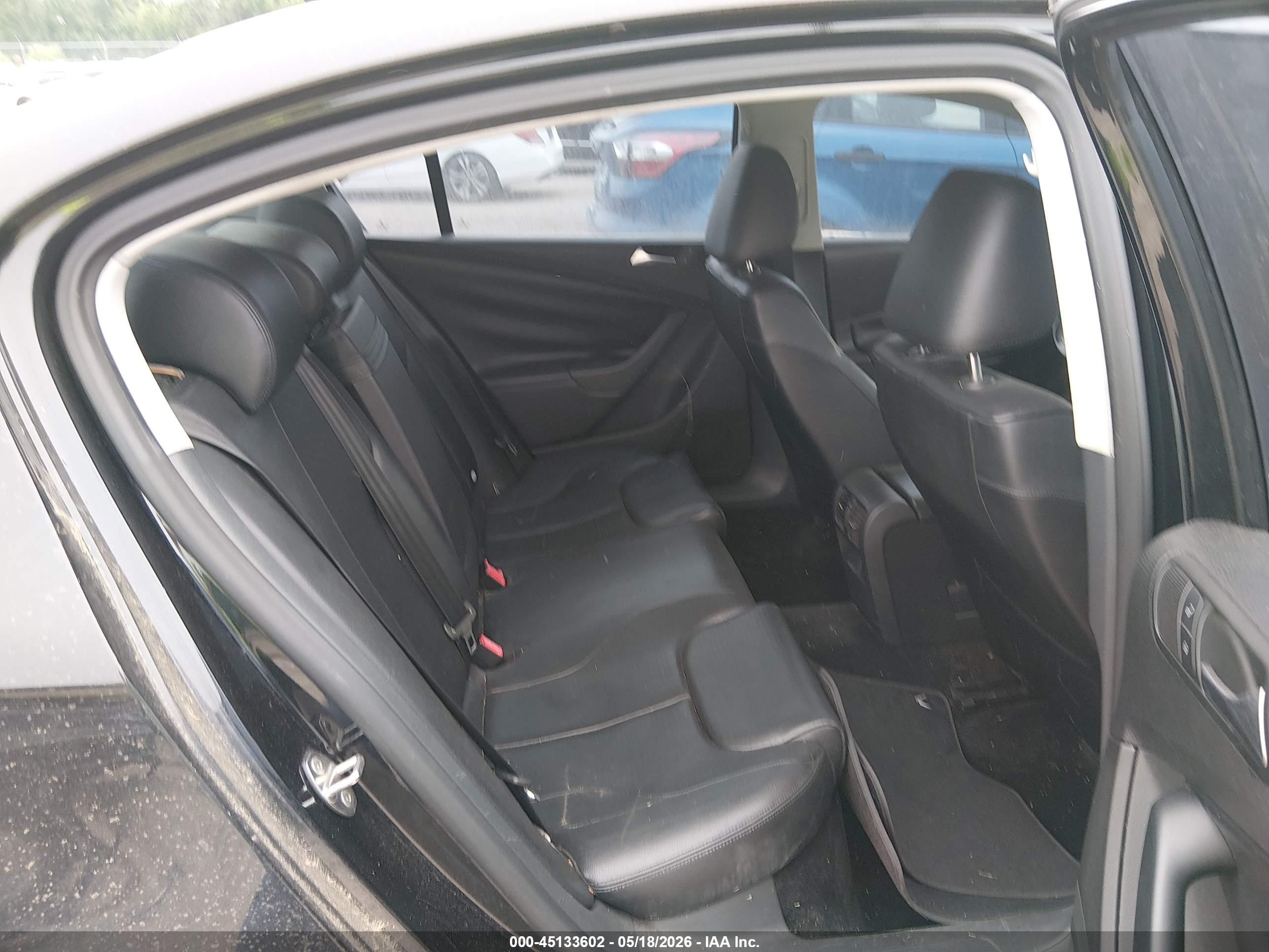 2010 Volkswagen Passat Komfort Black vin: WVWJM7AN8AE069535