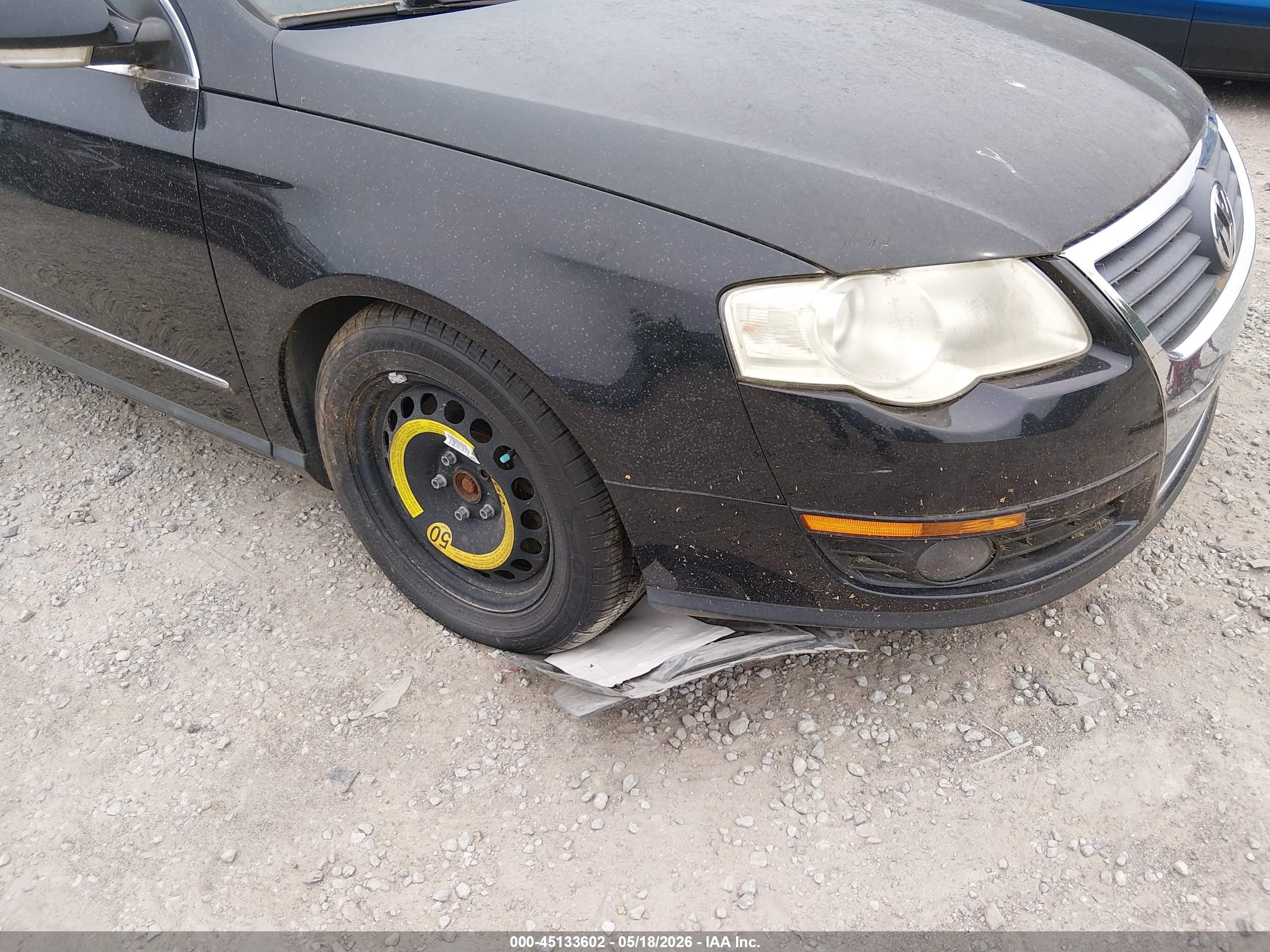 2010 Volkswagen Passat Komfort Black vin: WVWJM7AN8AE069535