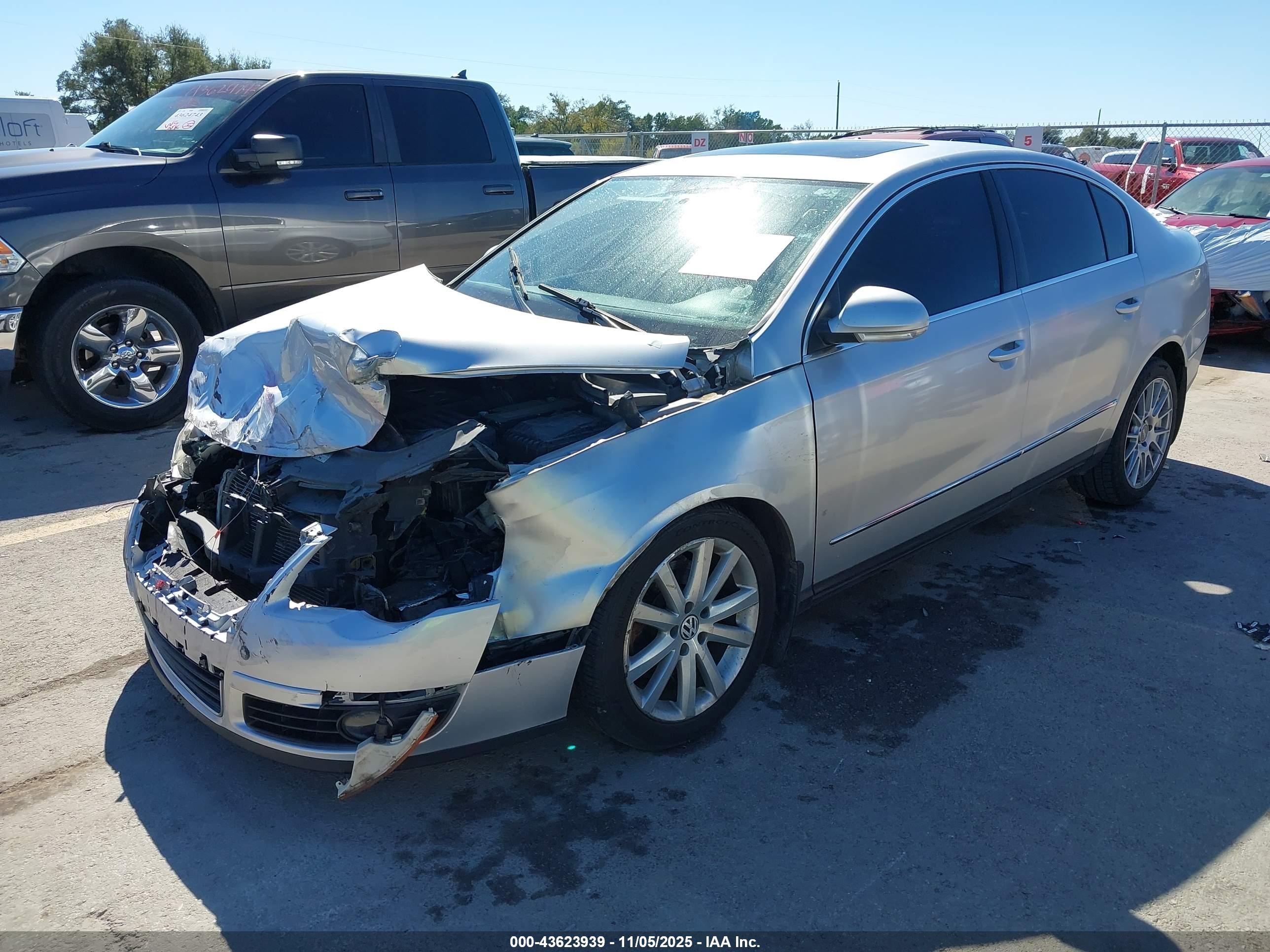 2010 Volkswagen Passat Komfort Серый vin: WVWJM7ANXAE146048