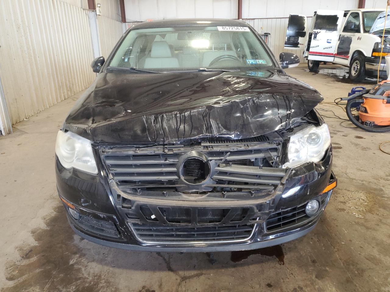 2010 Volkswagen Passat Komfort Black vin: WVWJM7ANXAP051879