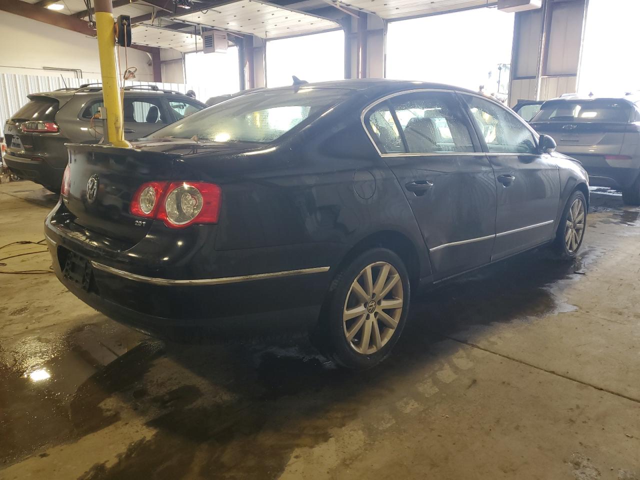 2010 Volkswagen Passat Komfort Black vin: WVWJM7ANXAP051879