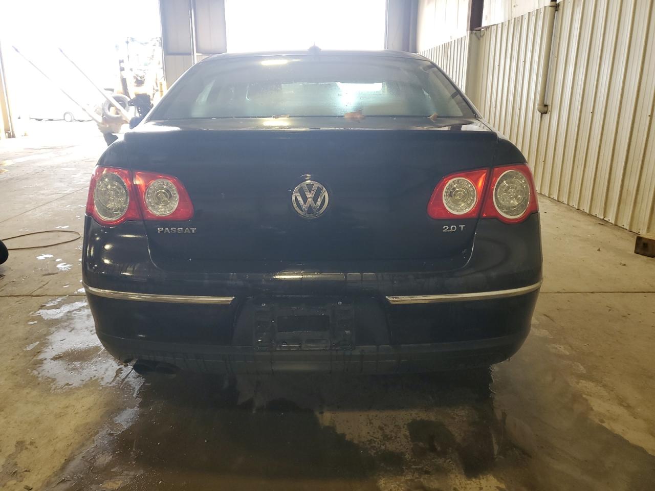 2010 Volkswagen Passat Komfort Black vin: WVWJM7ANXAP051879