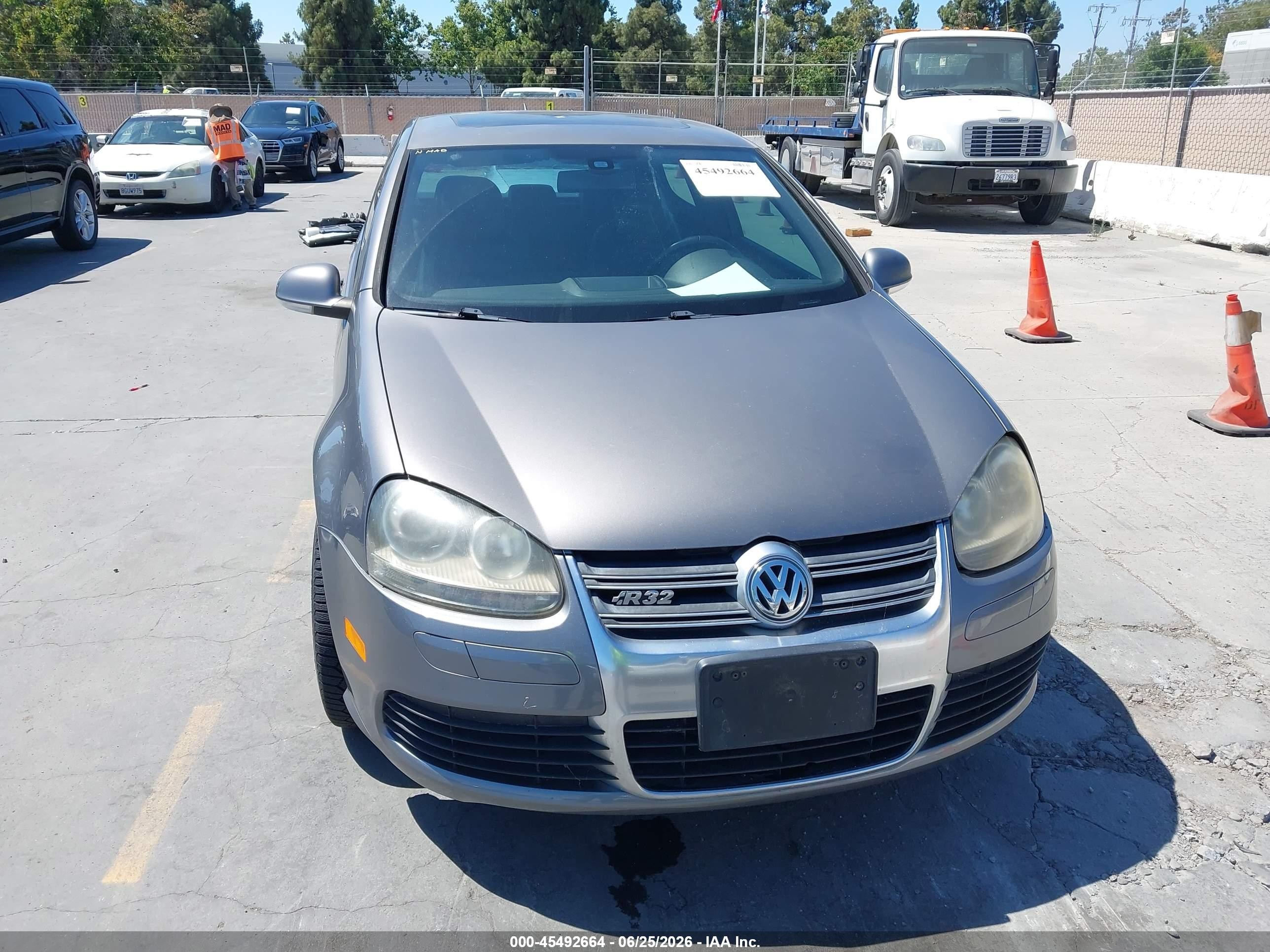 2008 Volkswagen R32   Gray vin: WVWKC71K98W156054