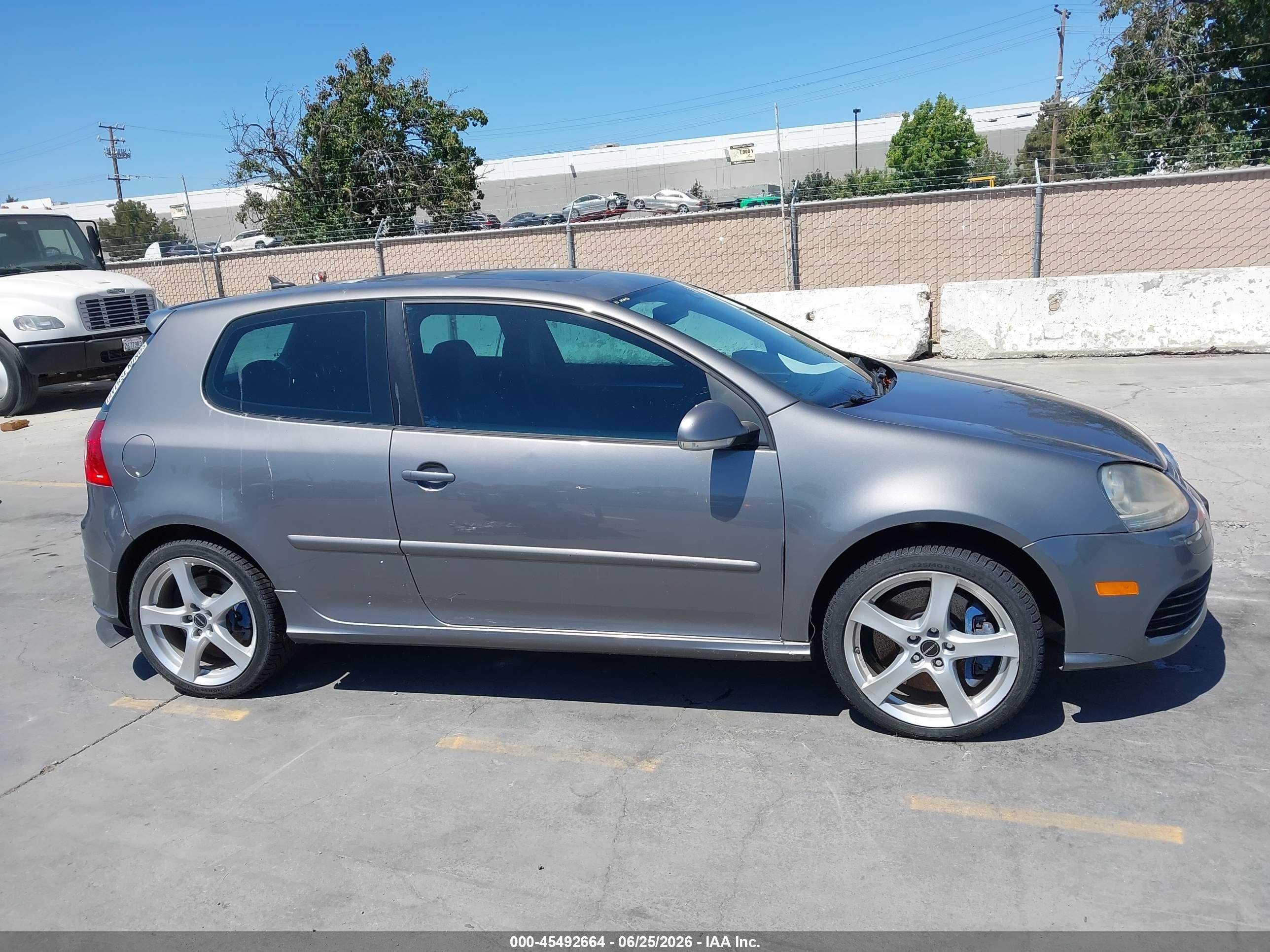 2008 Volkswagen R32   Gray vin: WVWKC71K98W156054